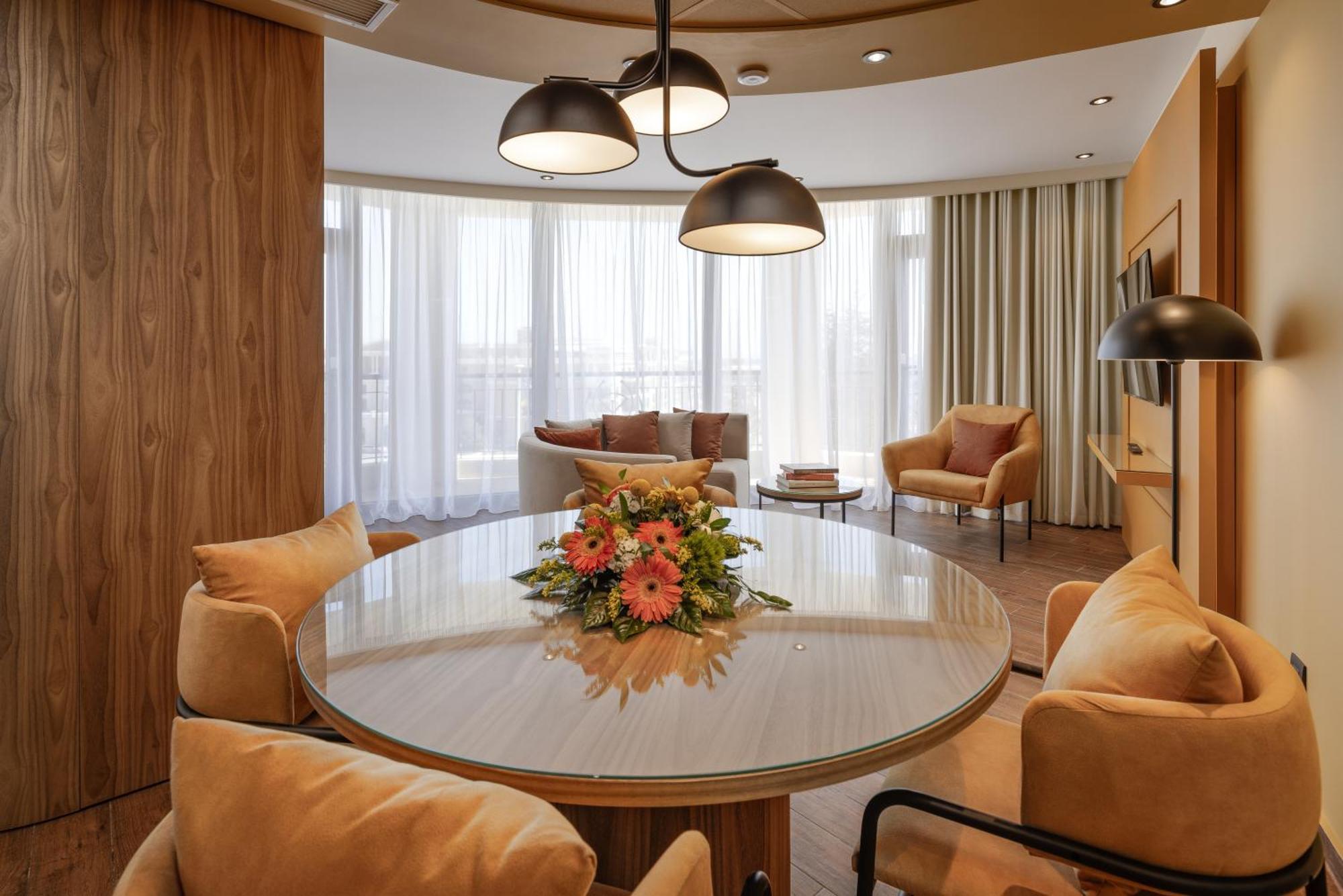 Deluxe Suite with Sea View