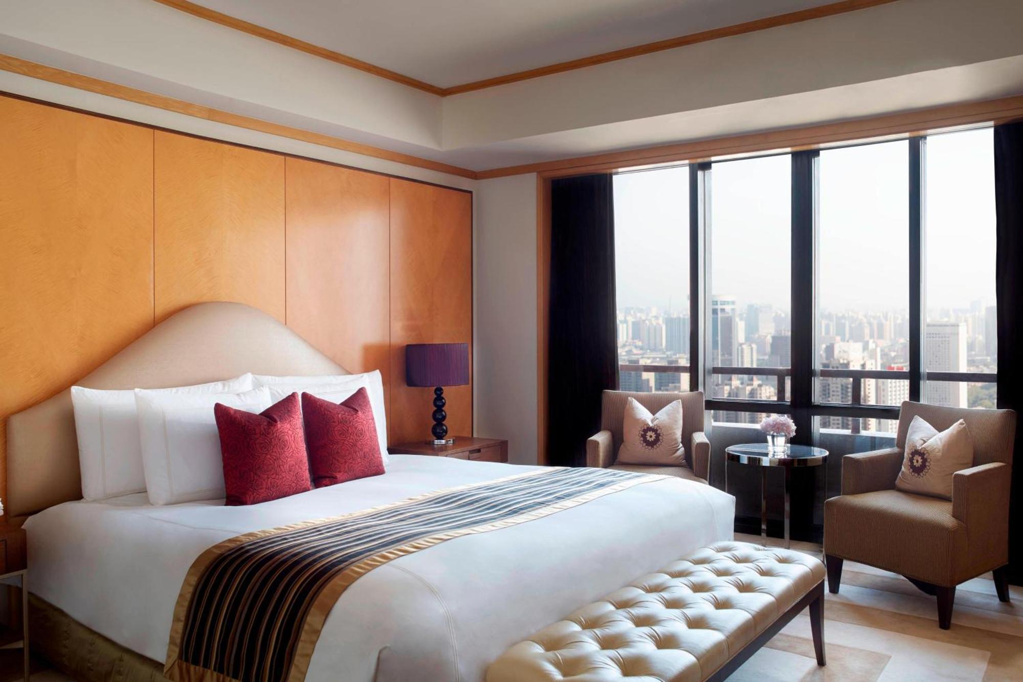 Two-Bedroom Penthouse Suite Club Lounge Access