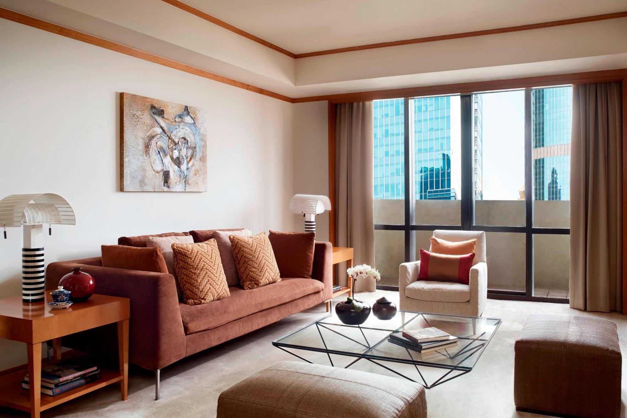 One-Bedroom Penthouse King Suite Club Lounge Access