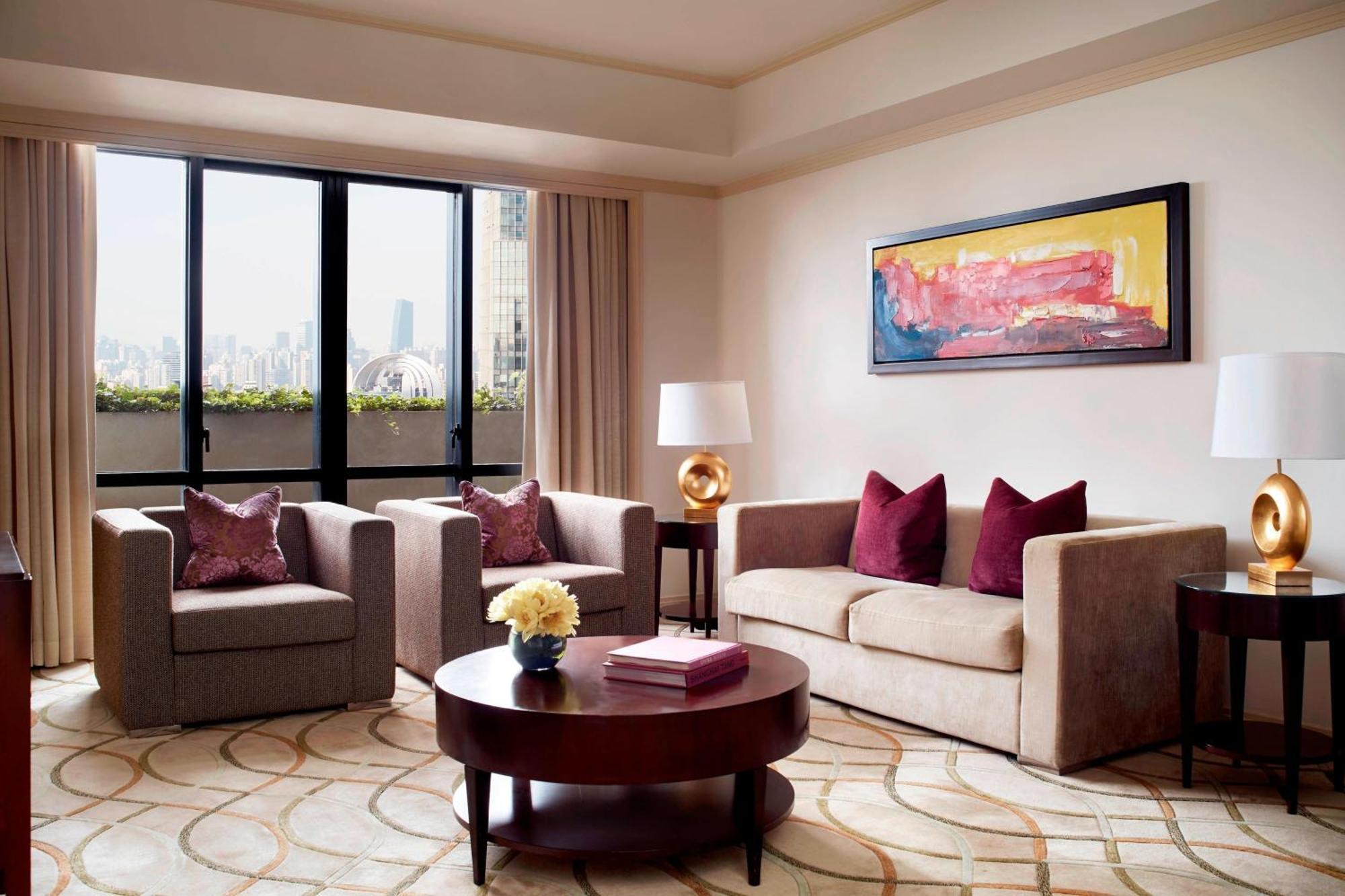 One-Bedroom Penthouse King Suite Club Lounge Access
