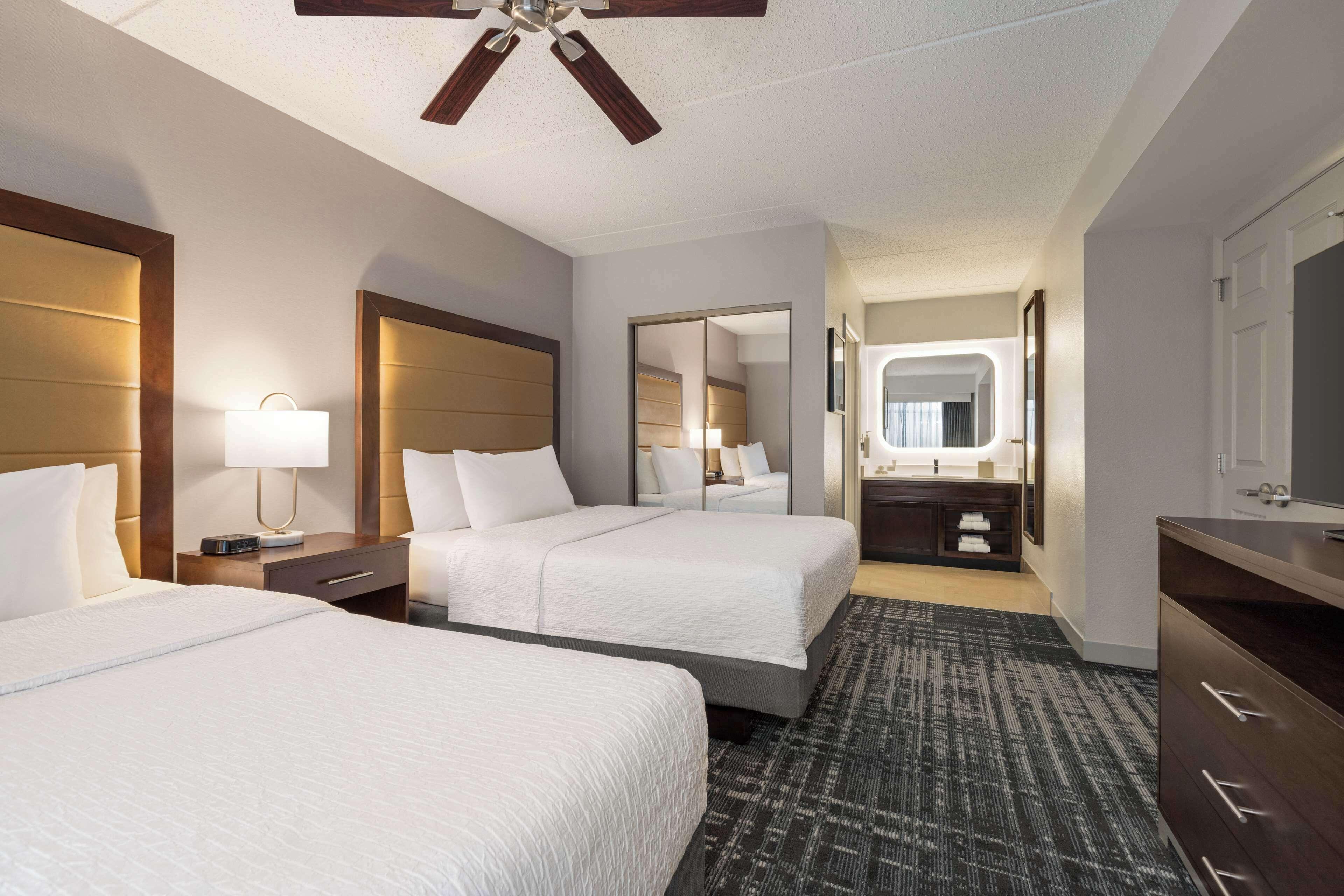 One-Bedroom Queen Suite Two Queen Beds Non-Smoking