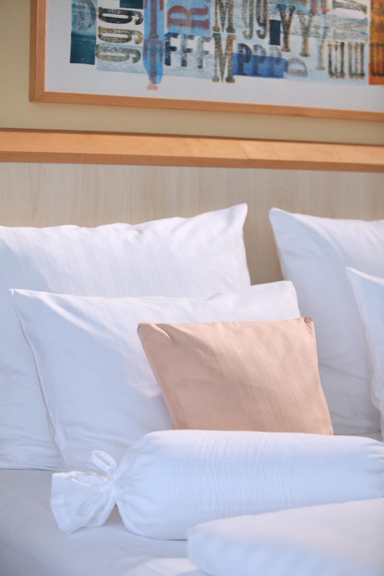 Deluxe Queen Room with Balcony