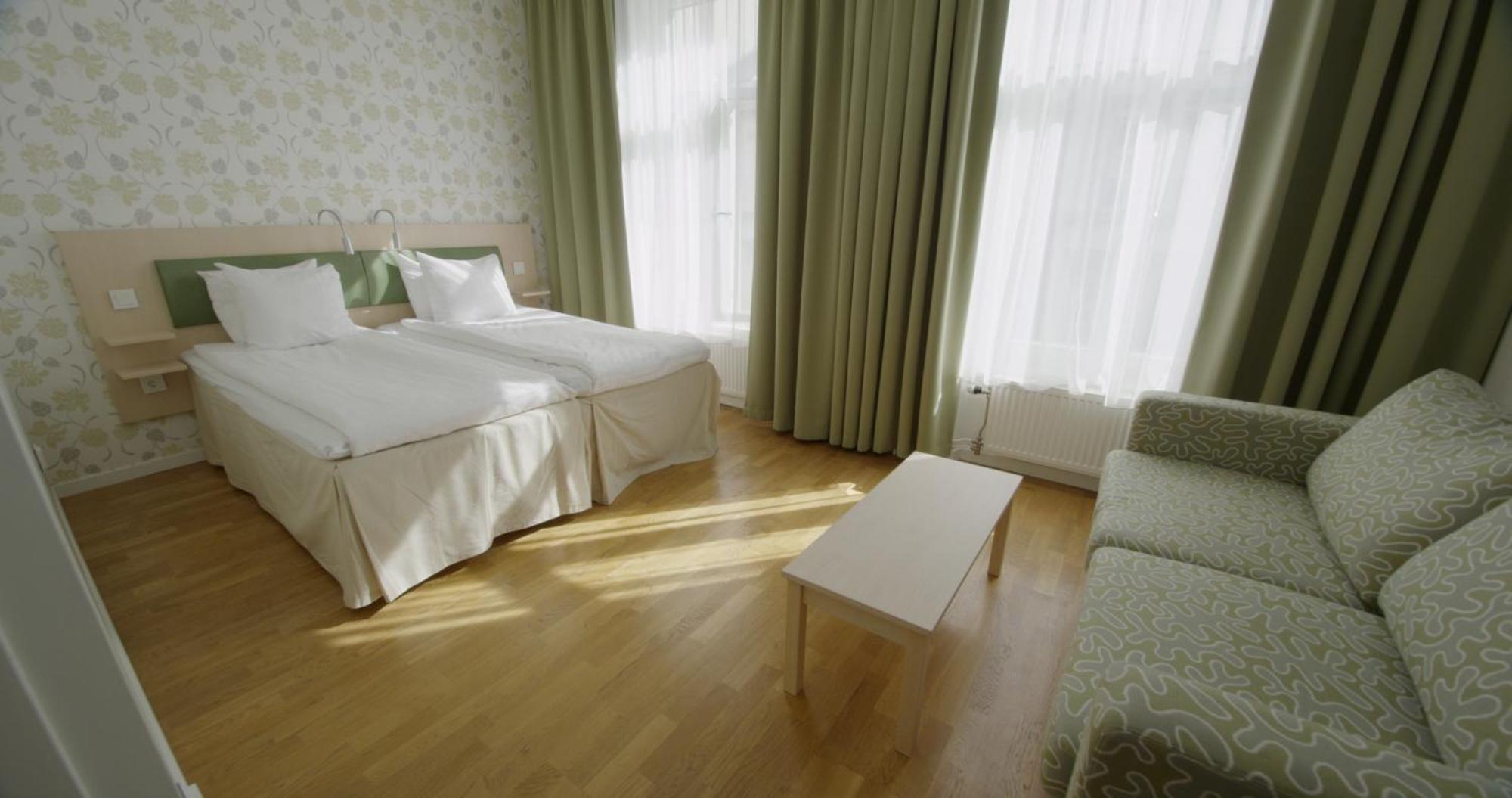 Twin Room with Sofa Bed - Non-Smoking,1709925137:JPEG