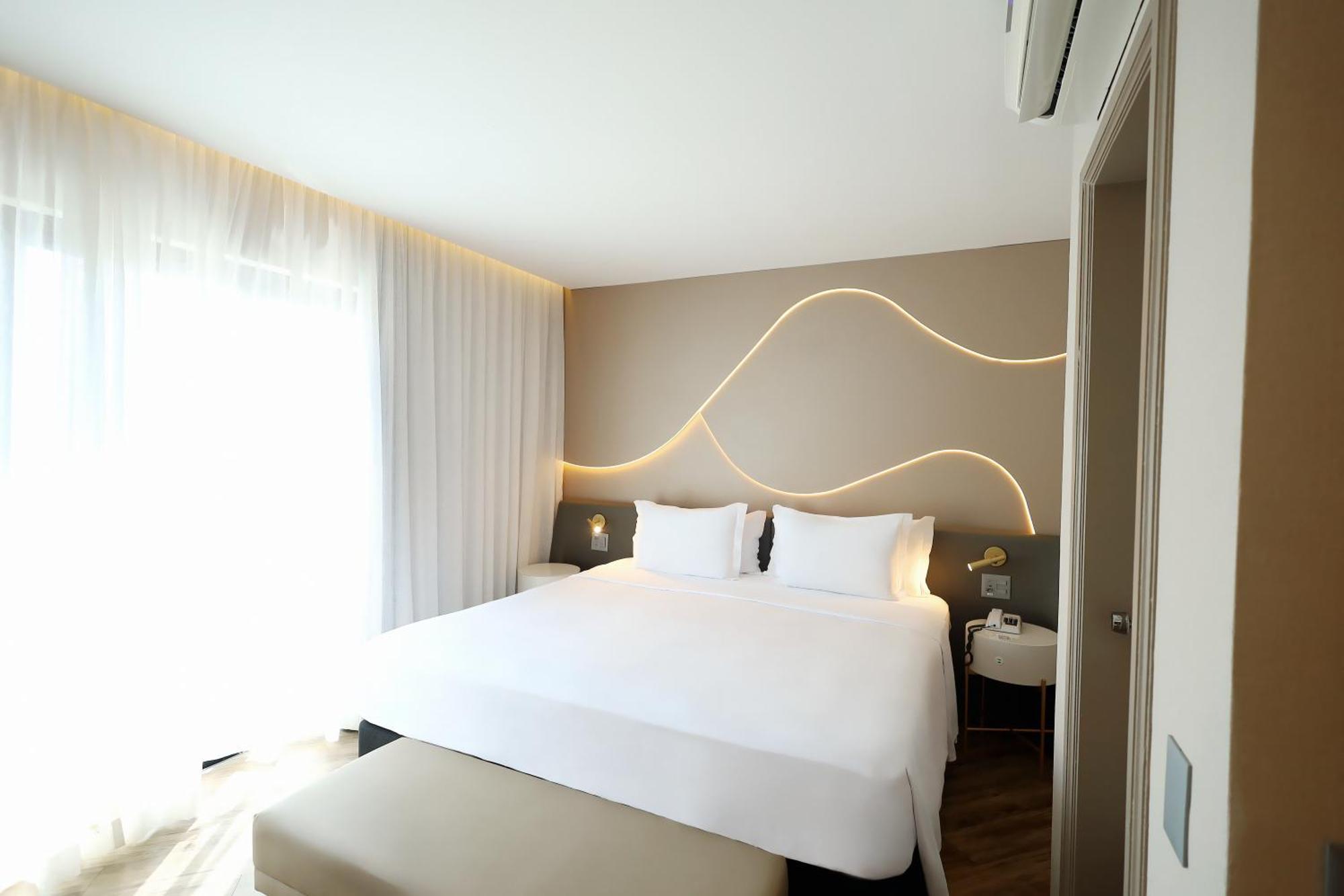 Business Suite,1742686051:JPEG