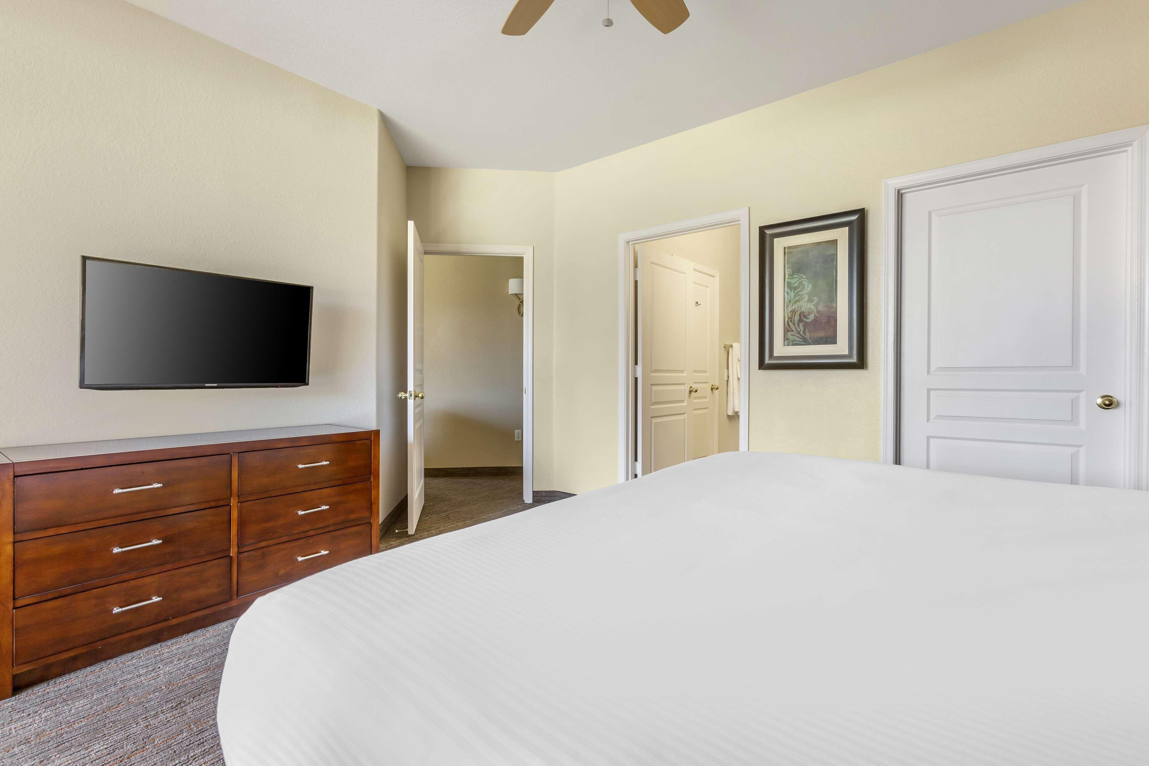 One-Bedroom King Suite Sofa Bed