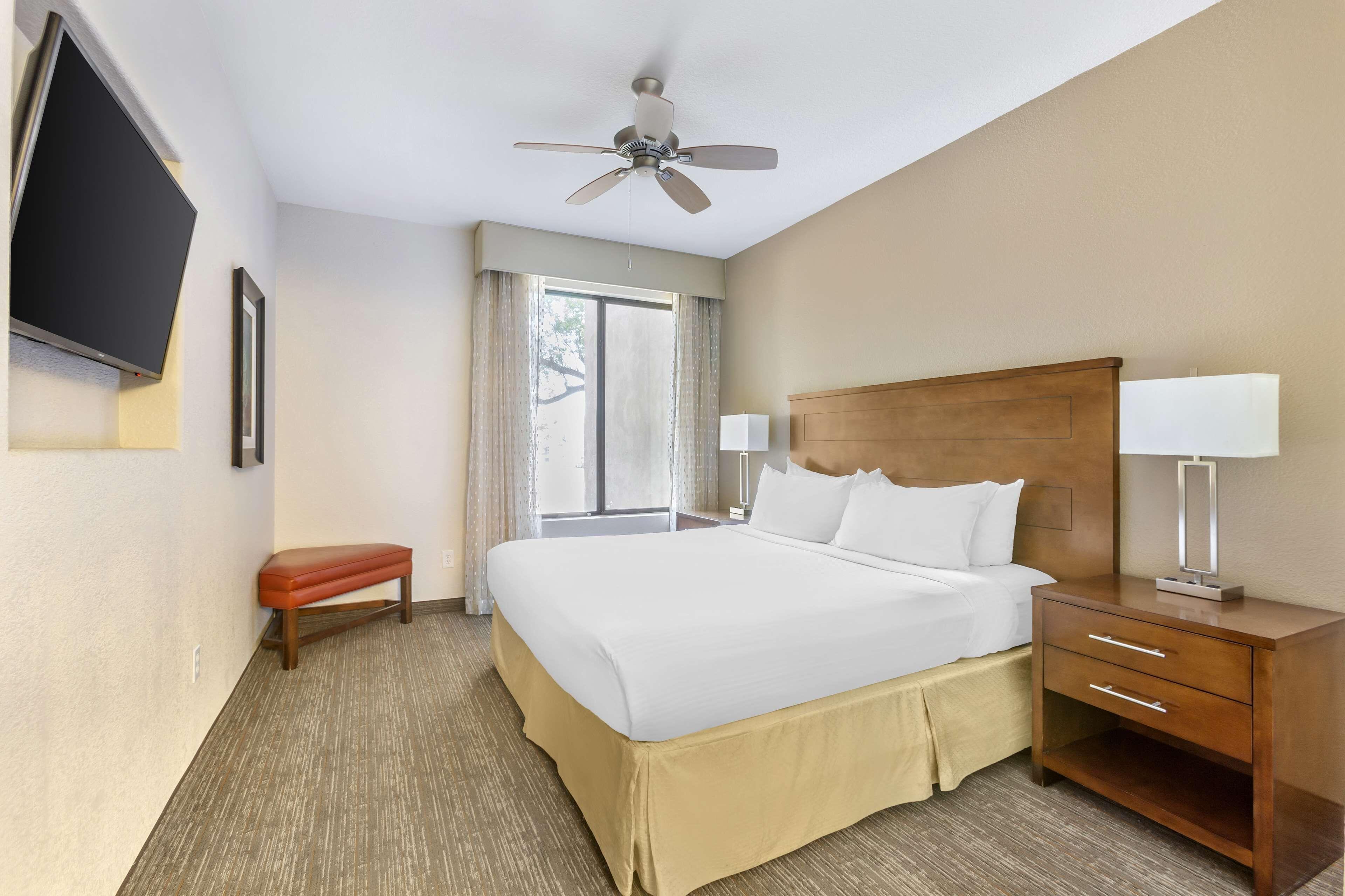 Two-Bedroom Suite Accessible Tub
