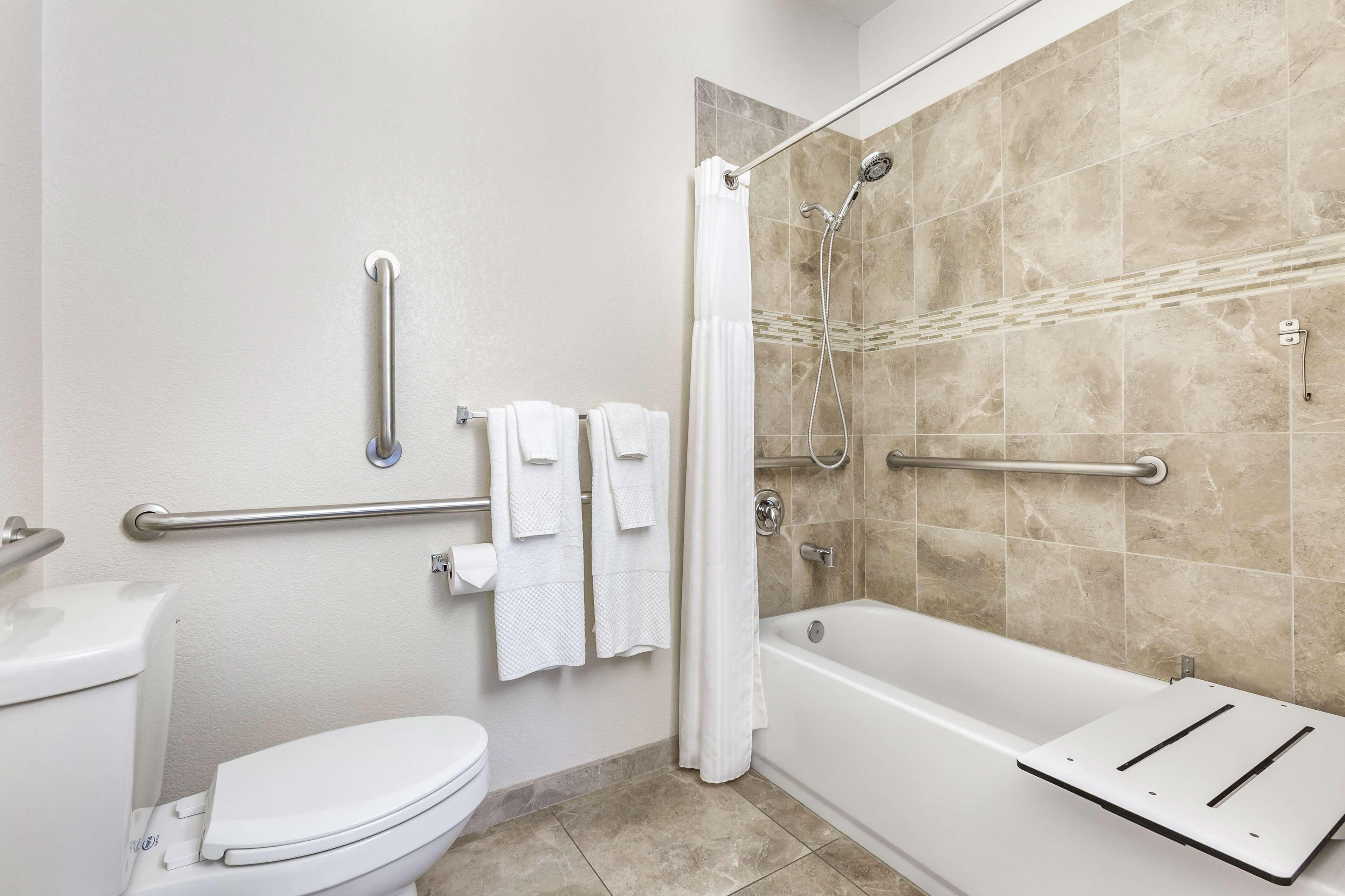 Two-Bedroom Suite Accessible Tub