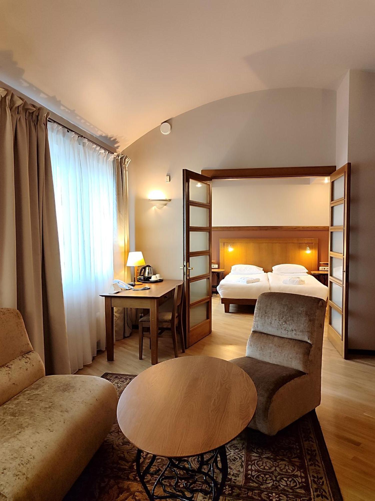 Two Room King Suite,1709953120:JPEG