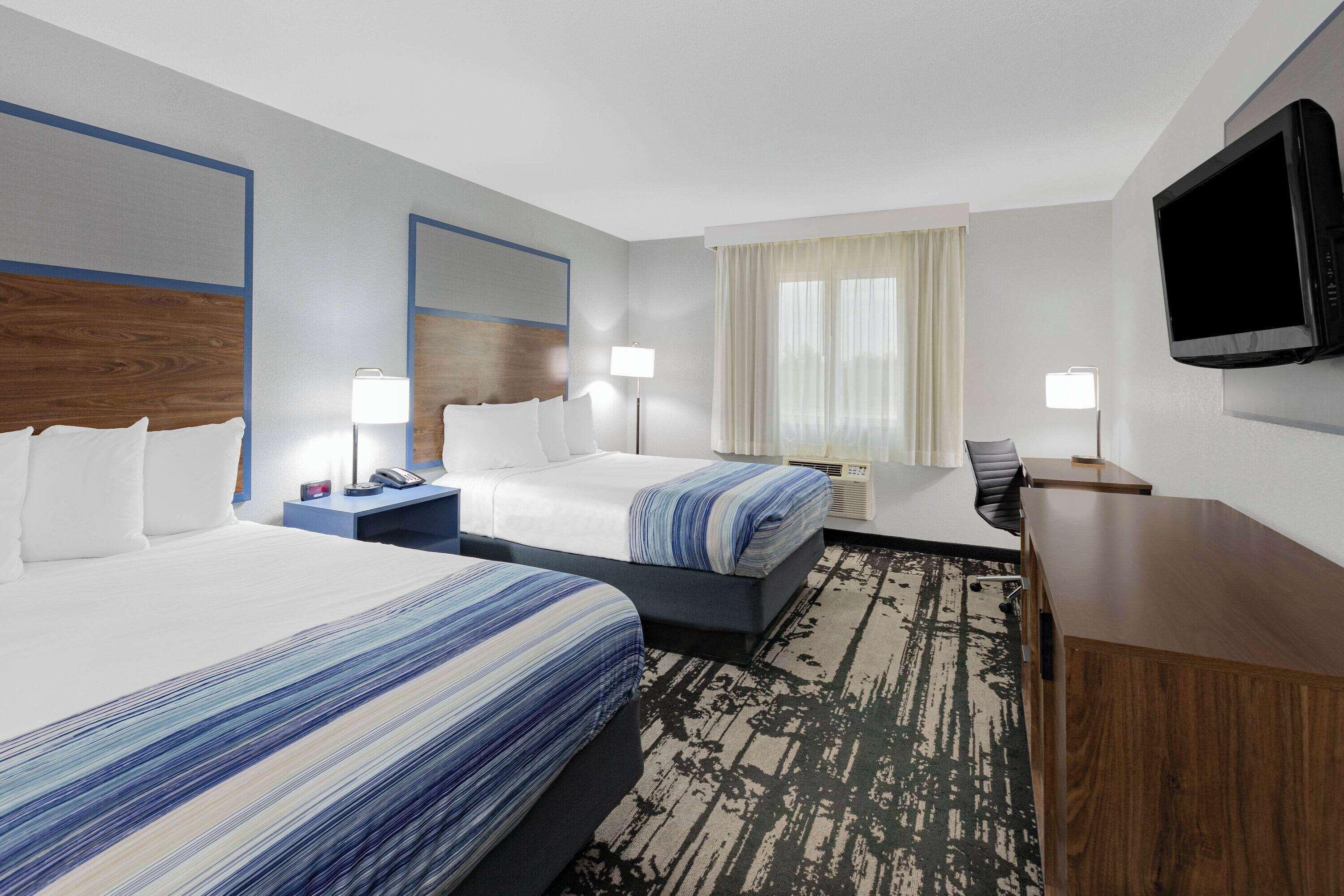 Deluxe Queen Room - Mobility Access/Non-Smoking