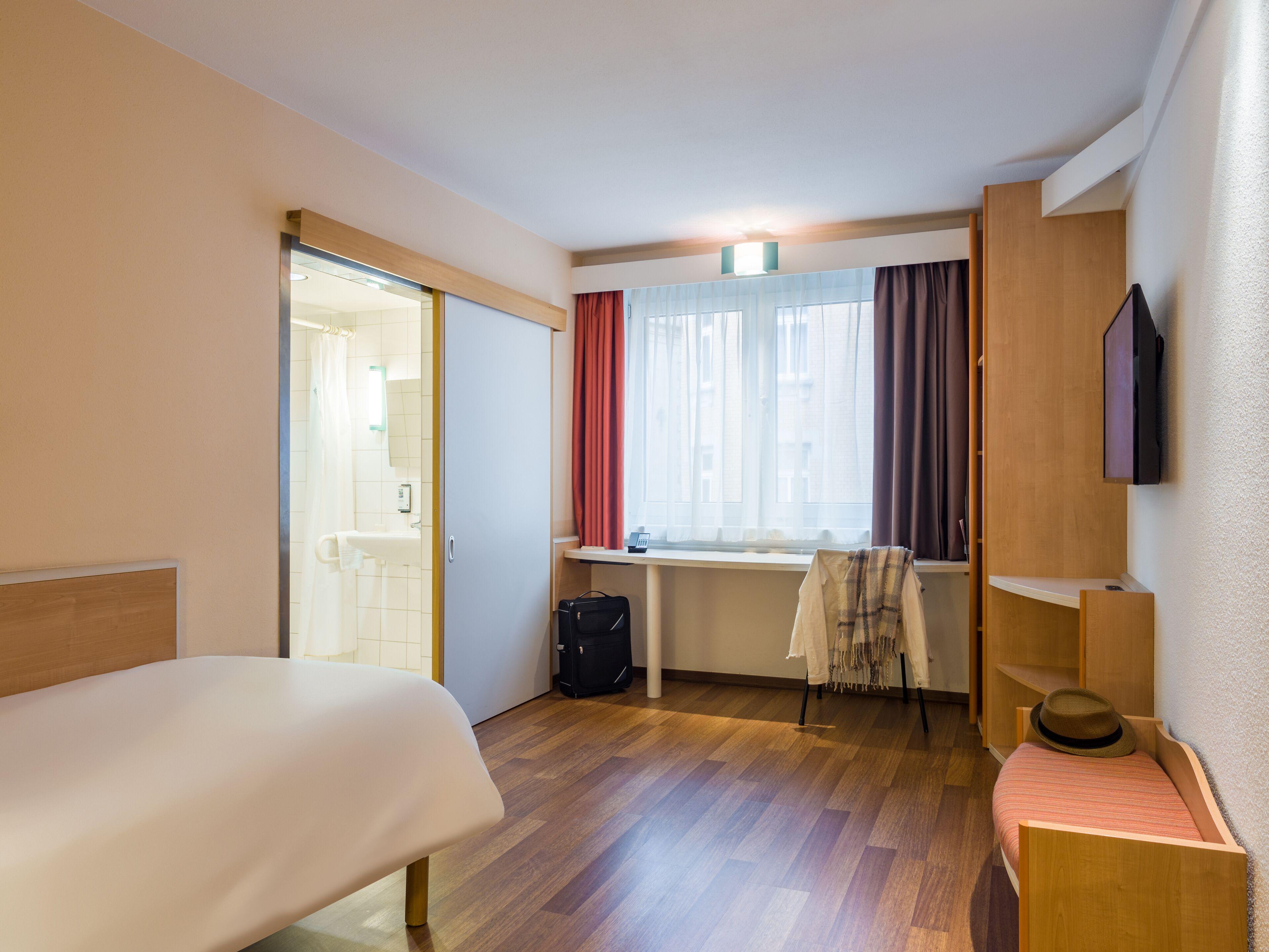 Standard Twin Room Accessible,1704889181:JPEG