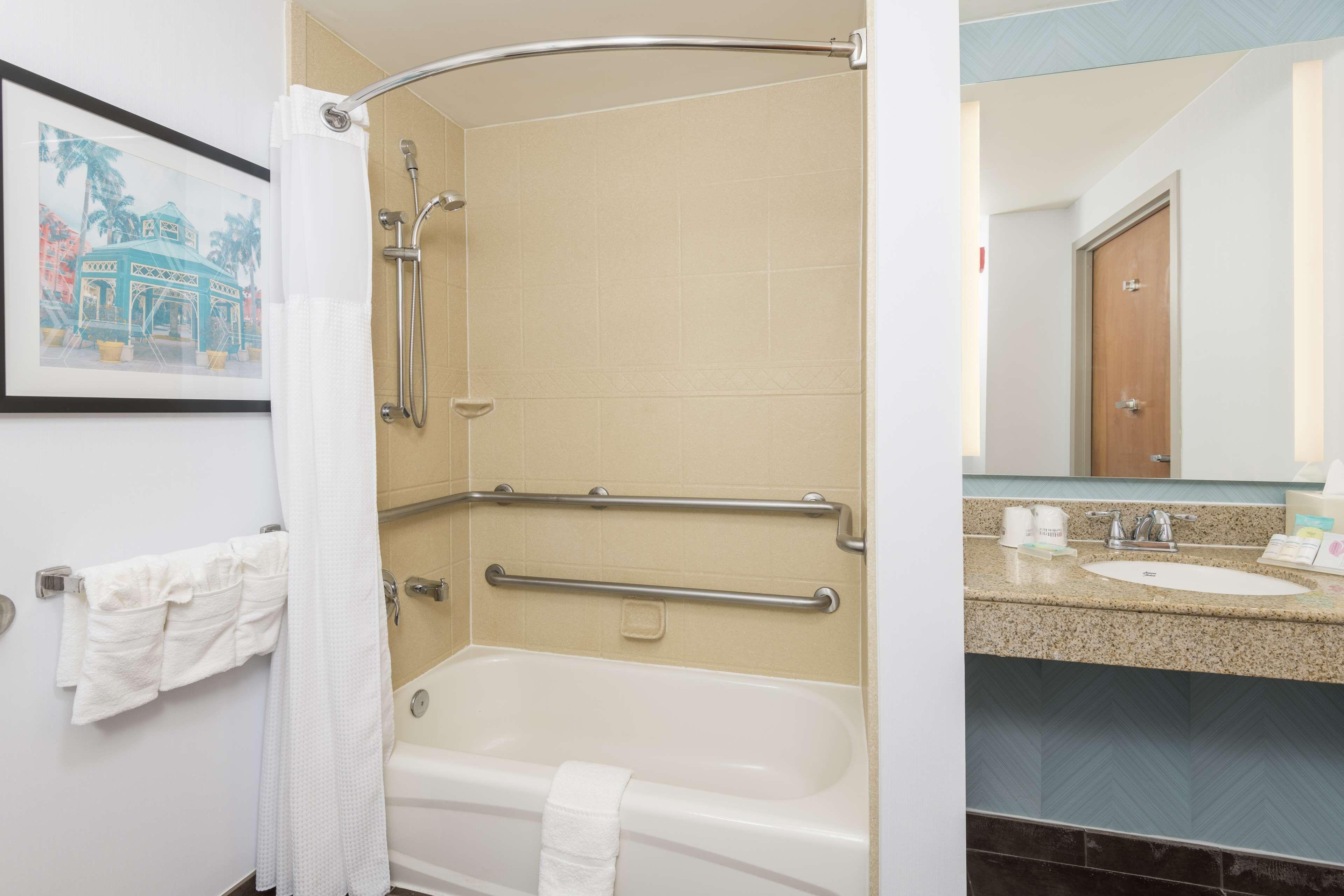 King Room Accessible Tub Mobility Access
