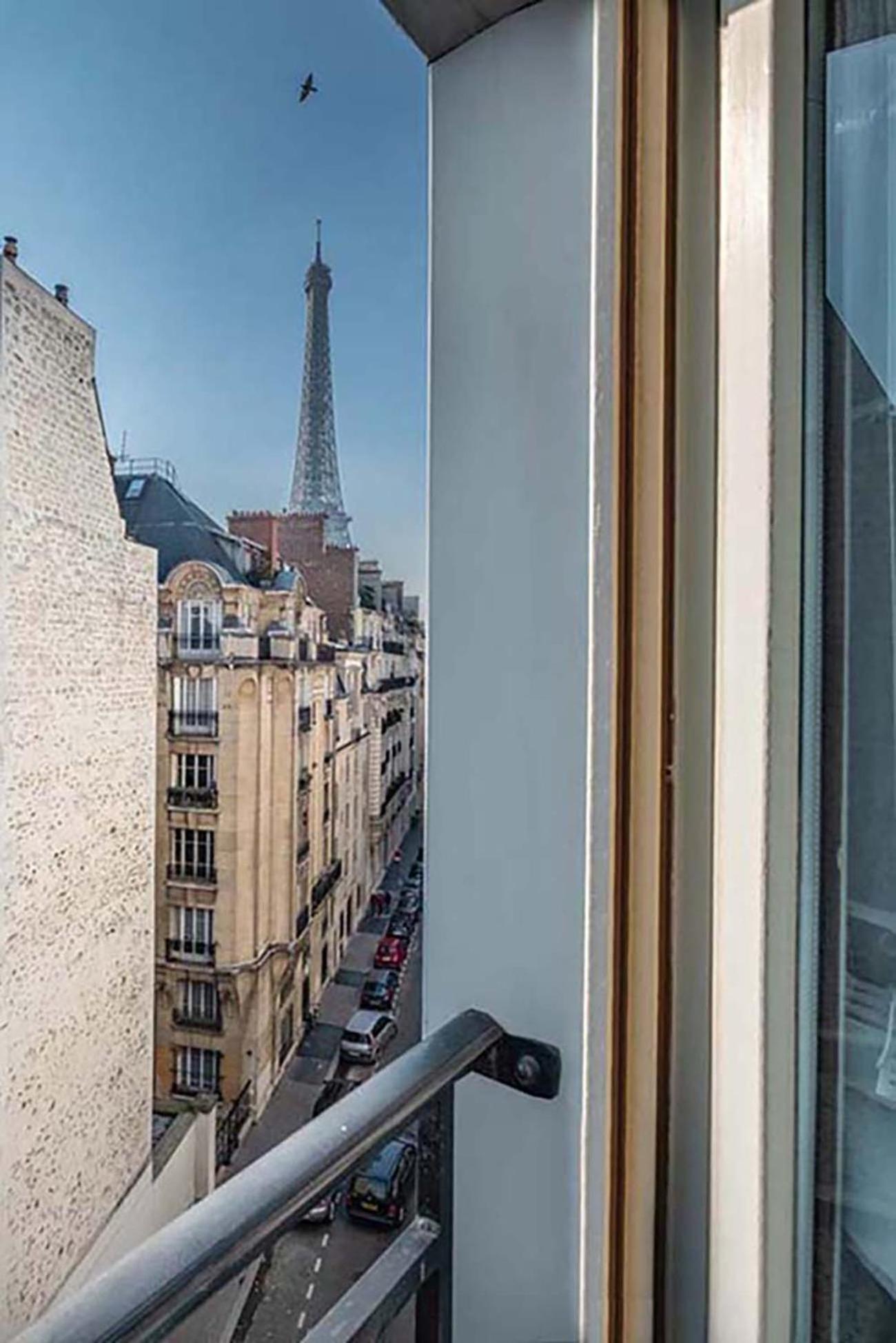 Eiffel Tower View Suite