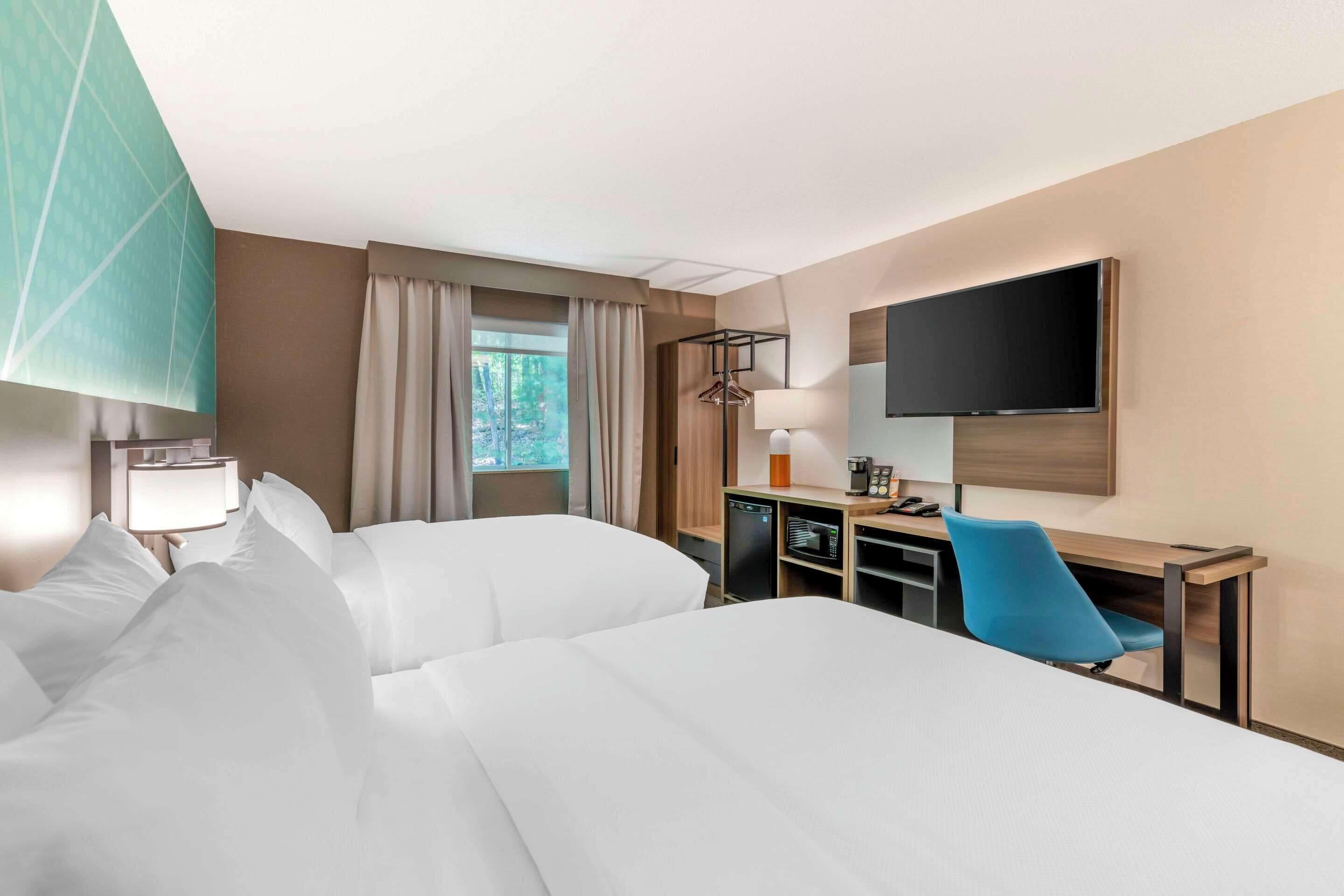 Queen Room with Two Queen Beds - Non Smoking