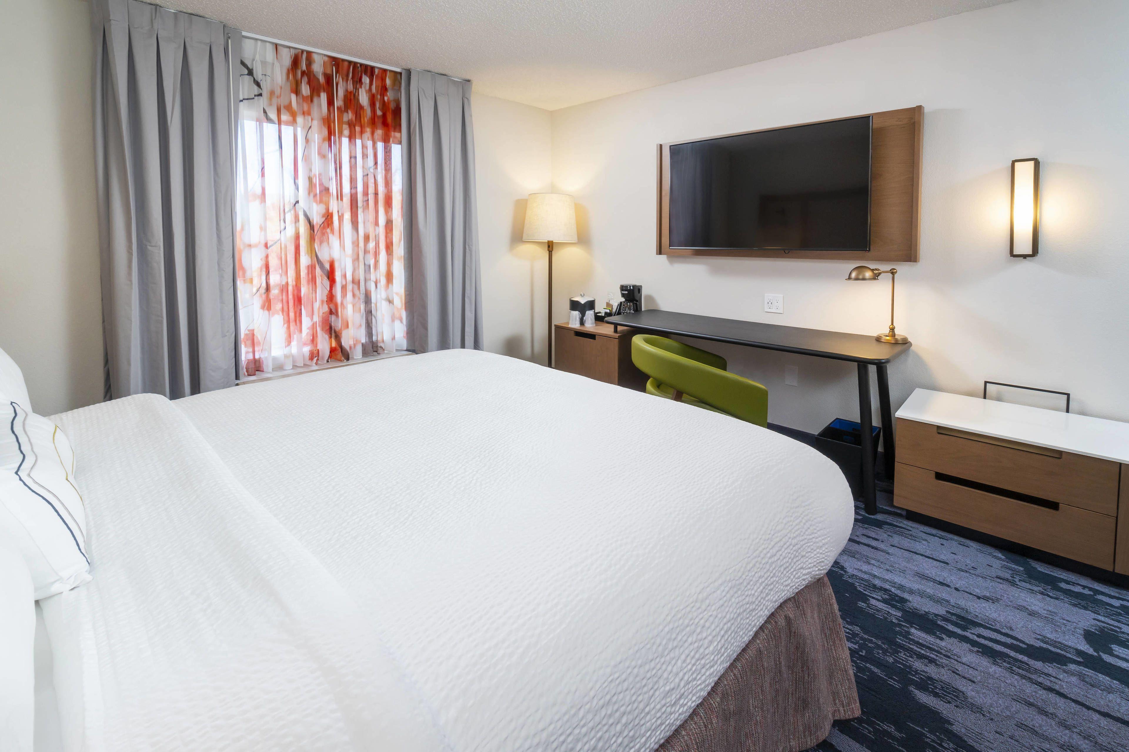 King Room with Roll-In Shower - Mobility Access/Hearing Accessible