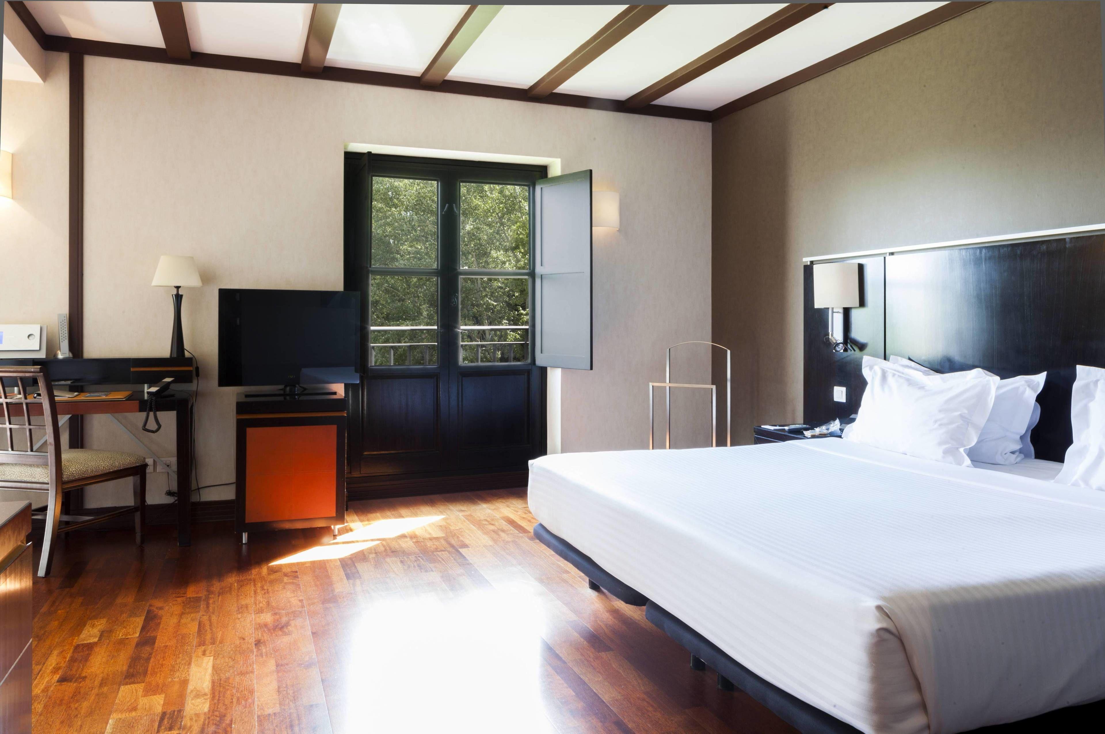 Junior King Suite