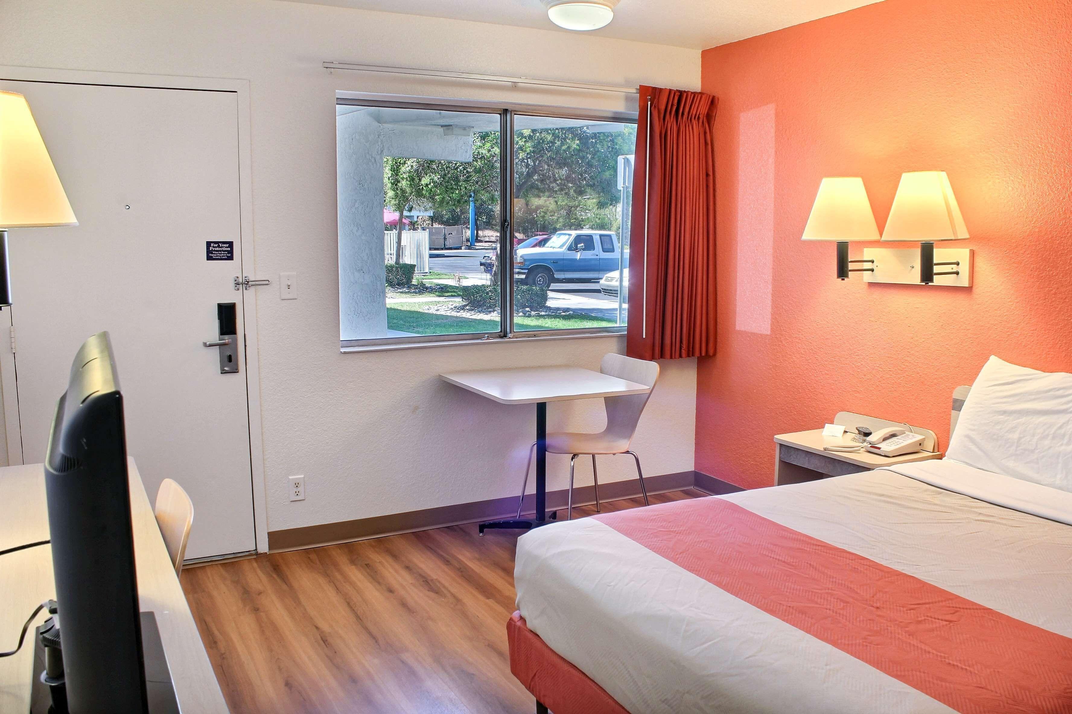 Double Room - Disability Access - Roll In Shower