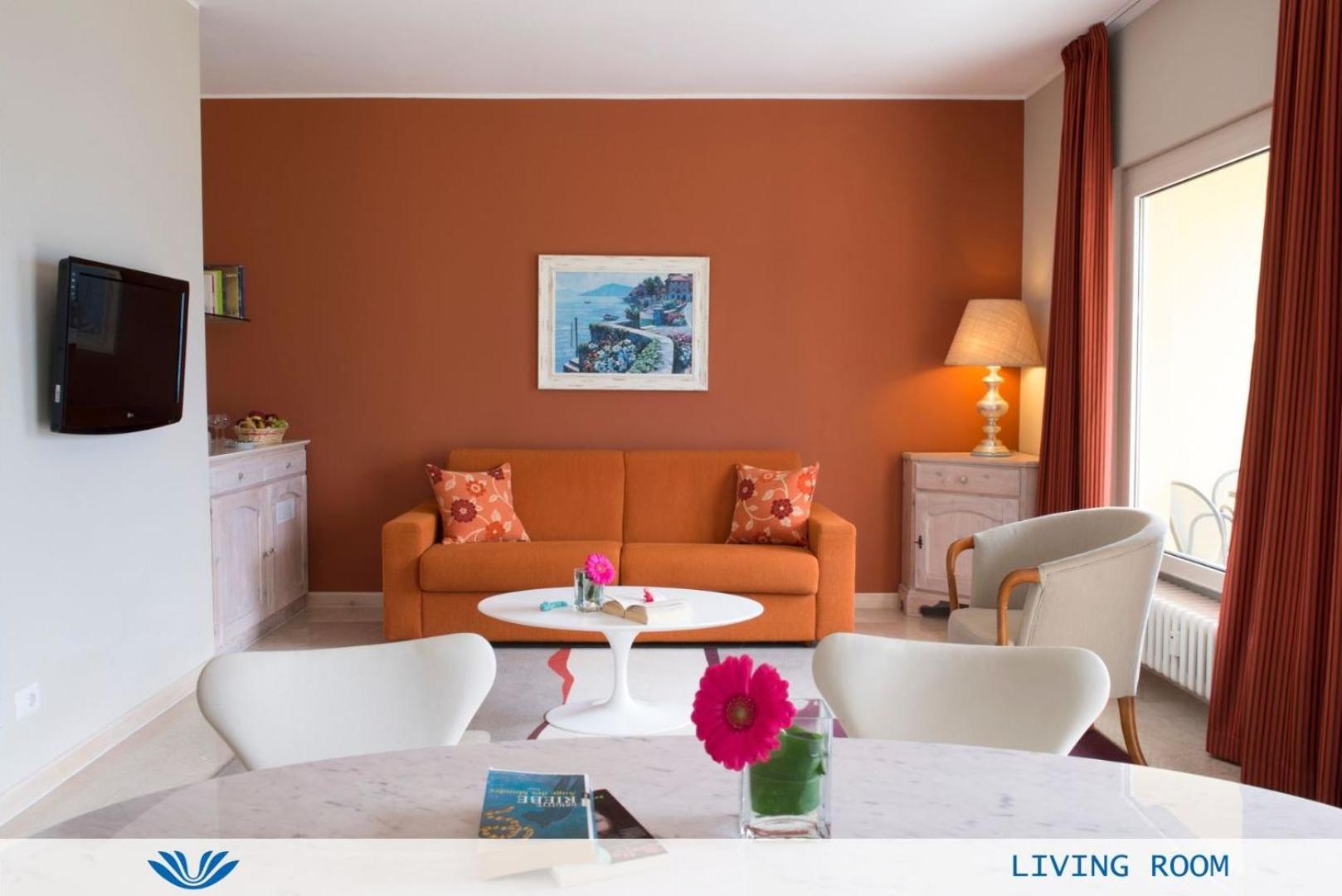 Family One-Bedroom Suite Lake View