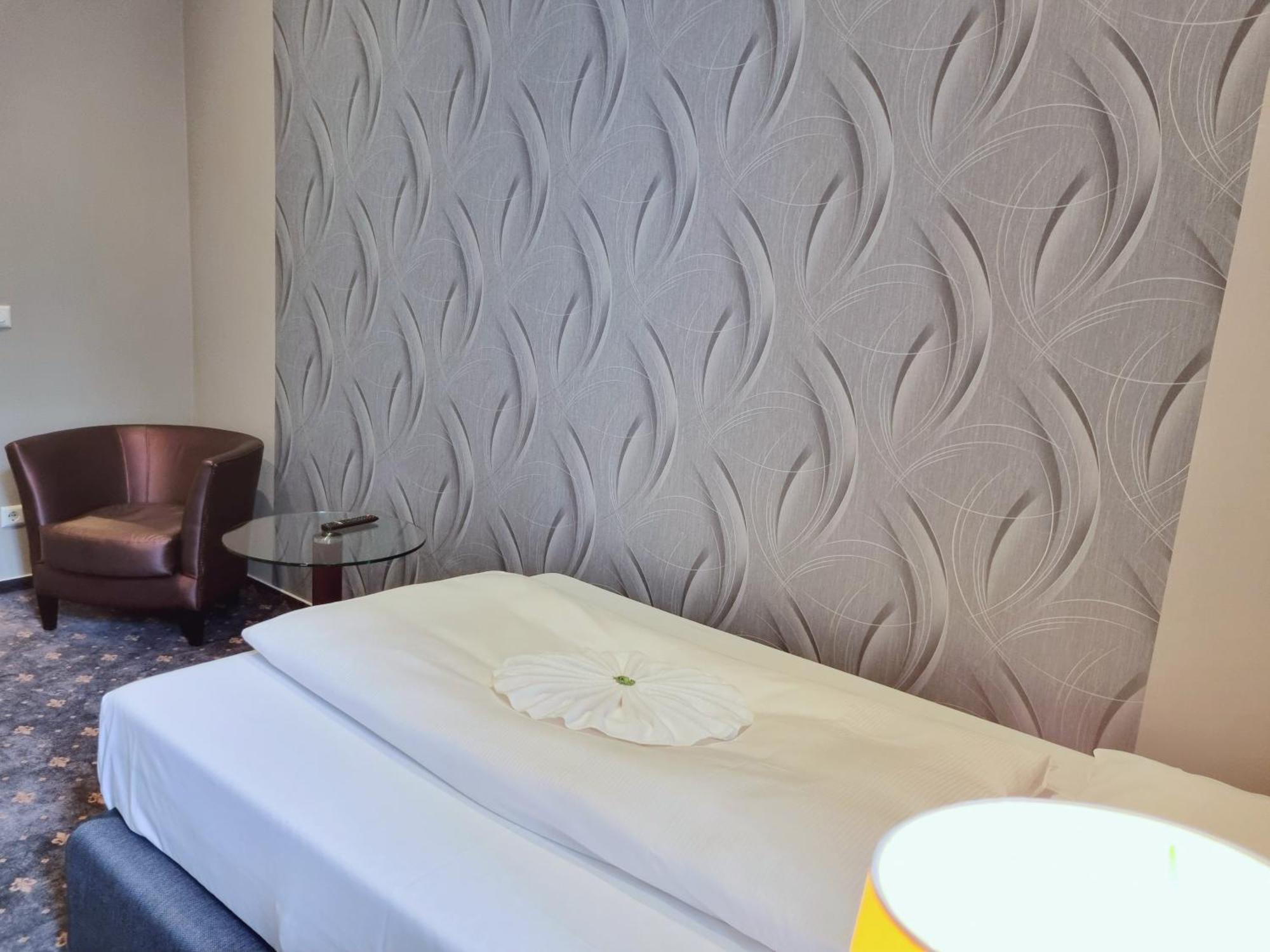 Deluxe Single Room,1710582178:JPEG