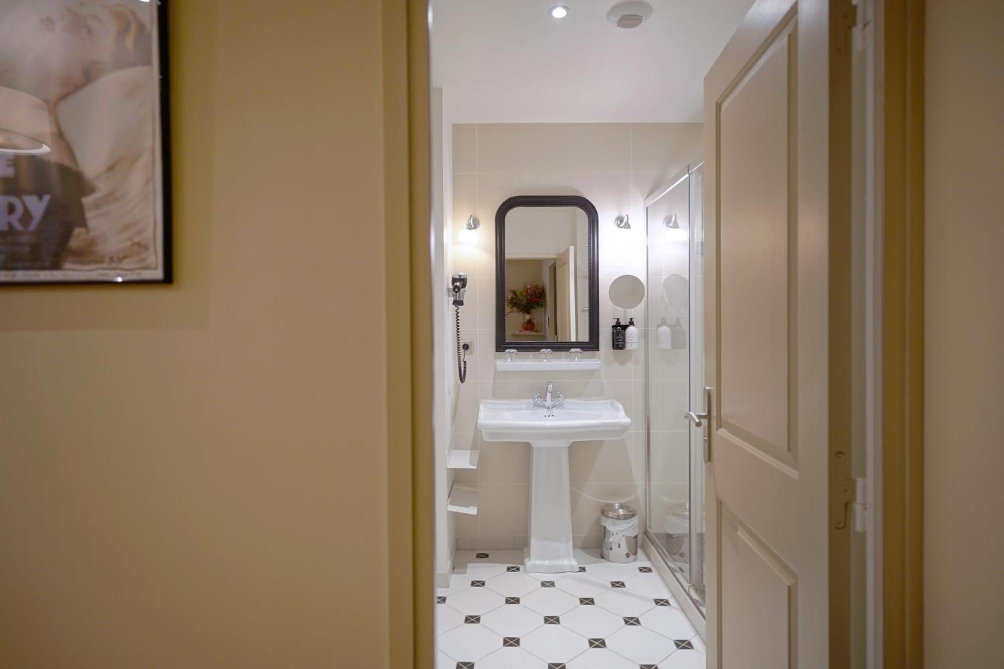 Suite Junior Lit Queen-Size