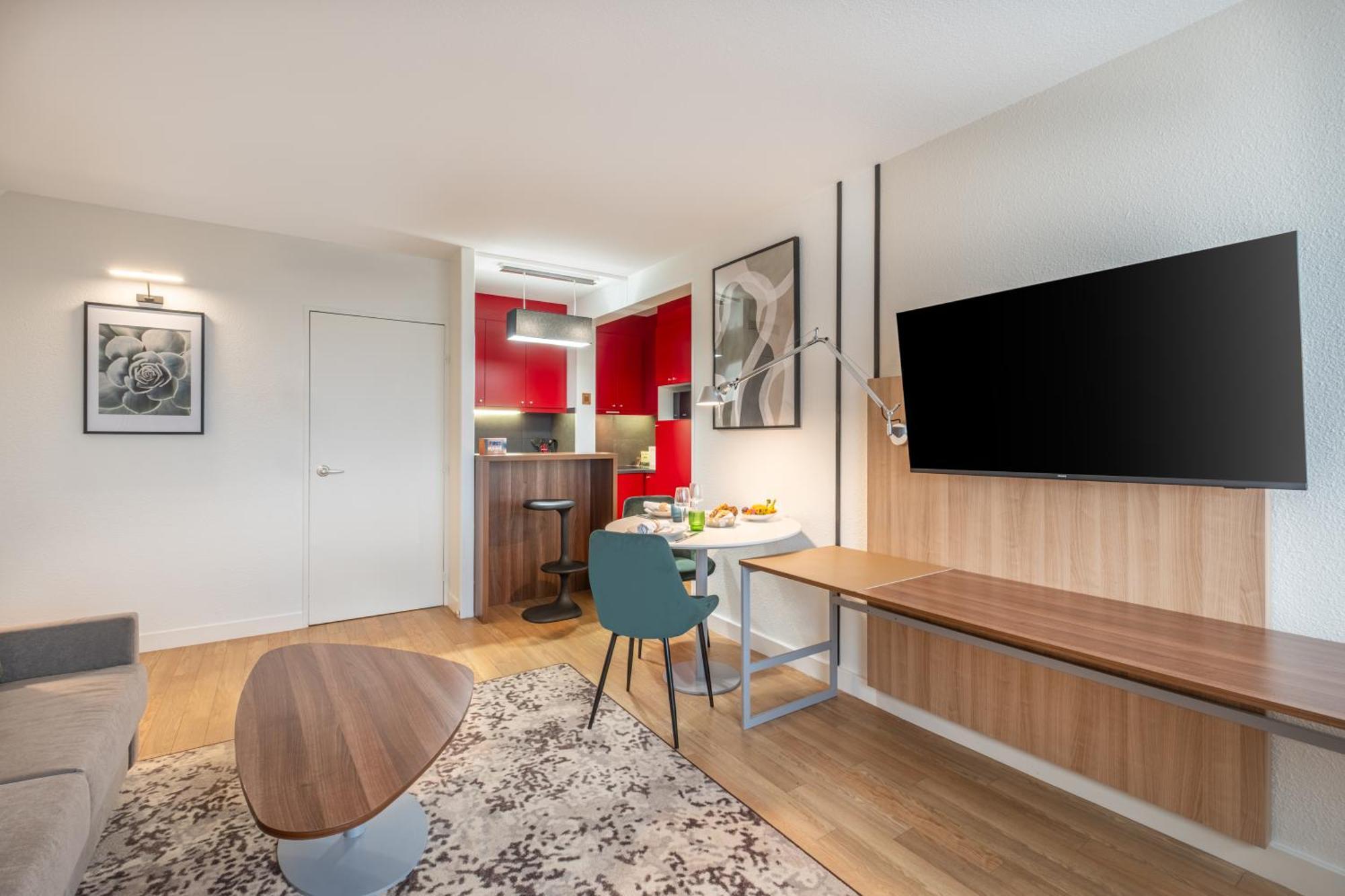 One-Bedroom Apartment with Balcony (4 People)