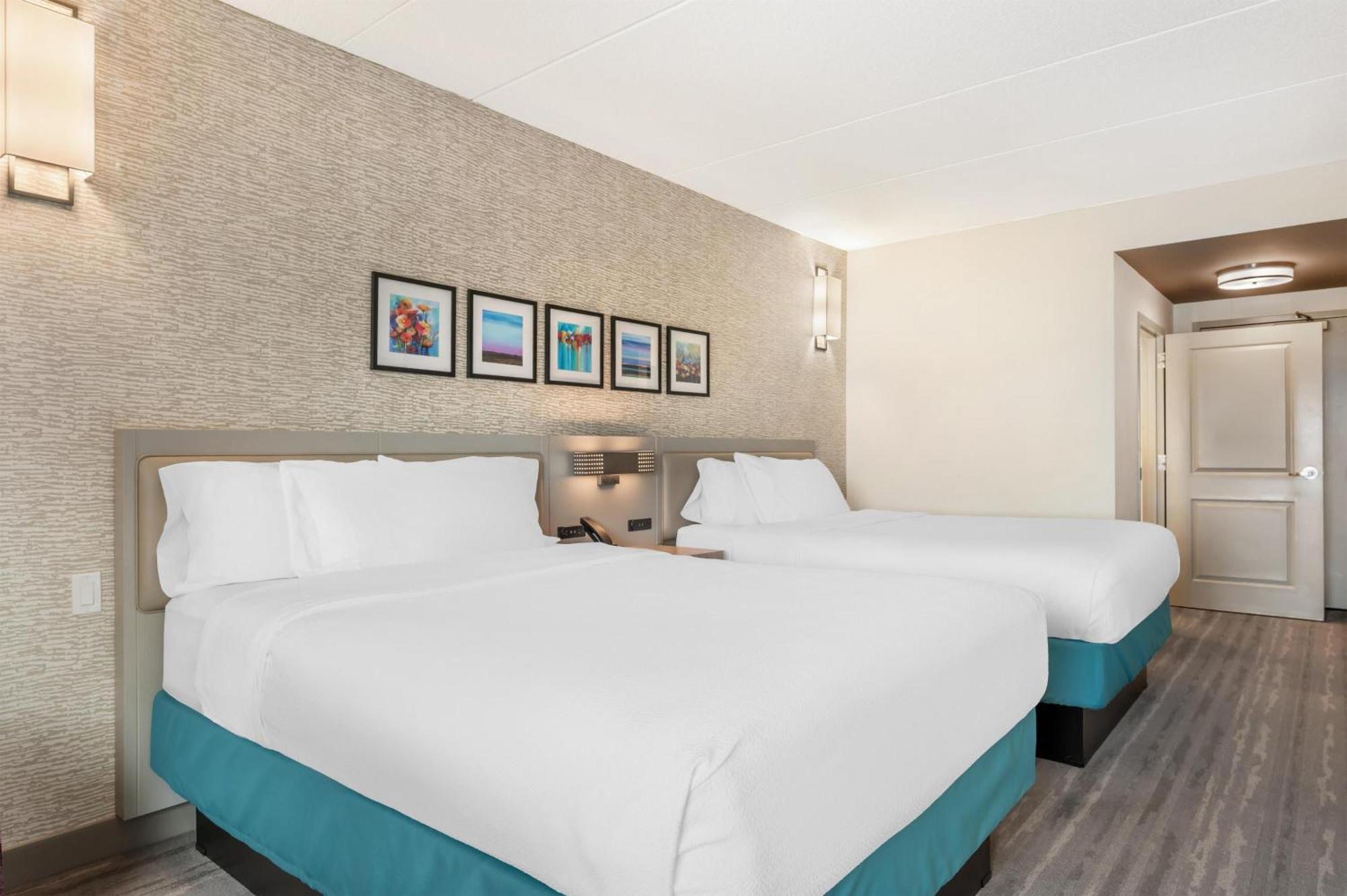 Queen Room Two Queen Beds Hearing Access