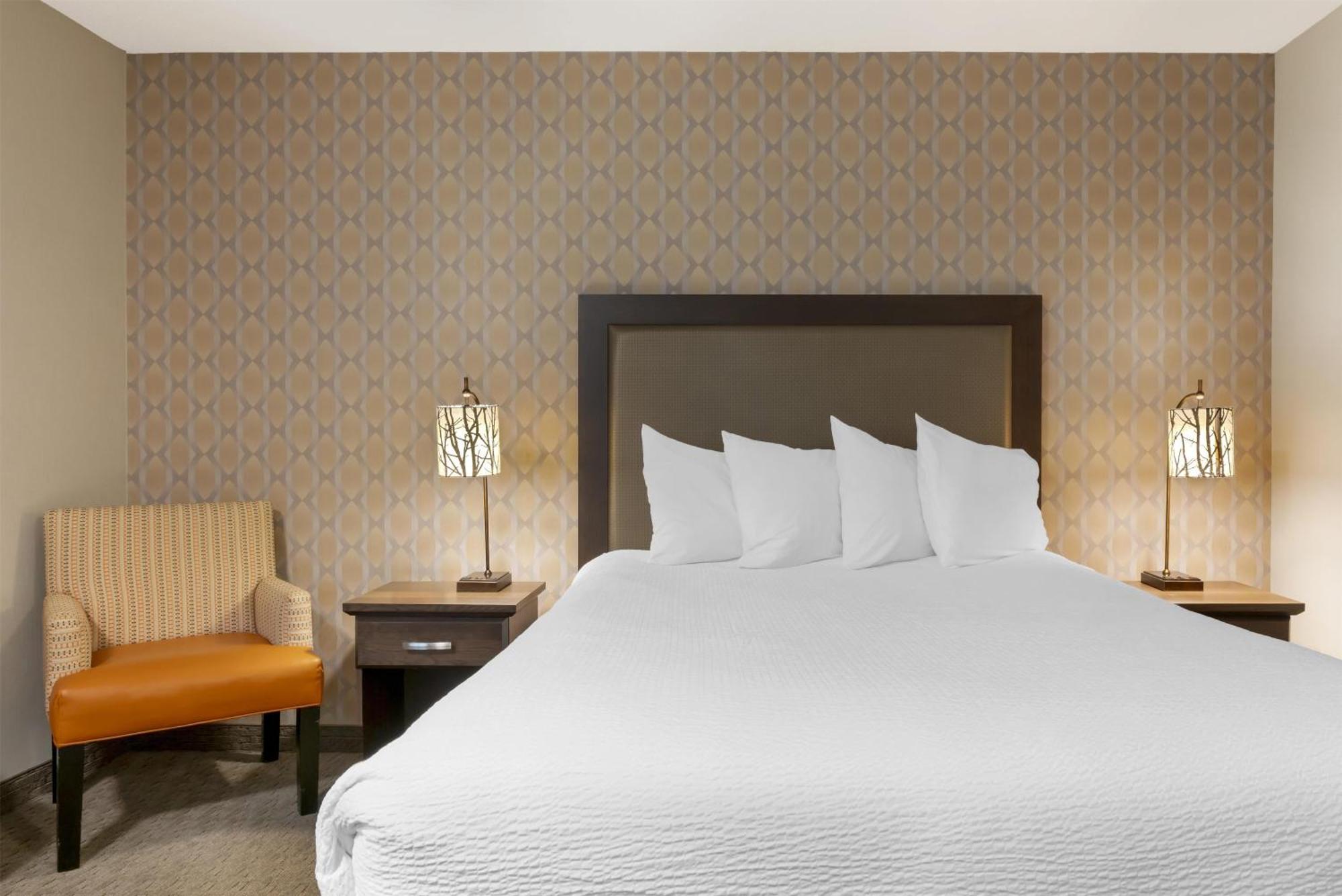 Partially Divided Two-Bedroom Queen Suite
