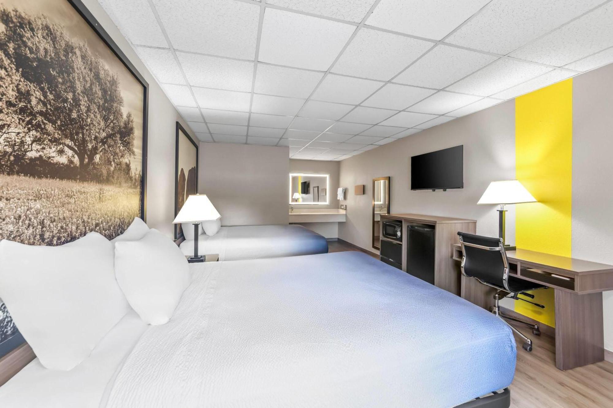 Queen Room with Two Queen Beds - Non-Smoking