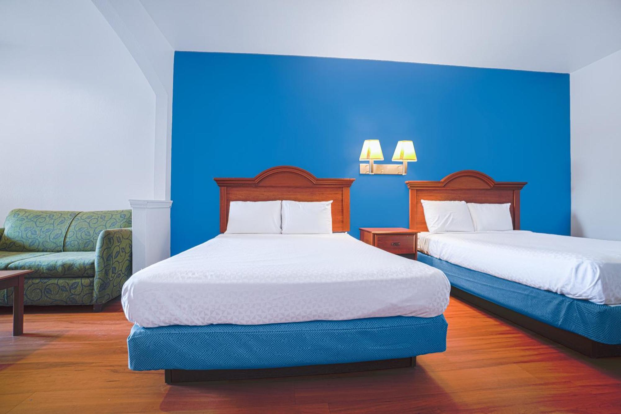 Deluxe Double Queen Beds Non-Smoking