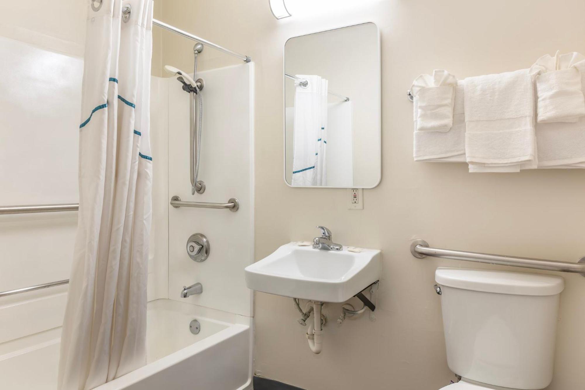 Studio Room with Two Queen Beds Disability Access Non-Smoking