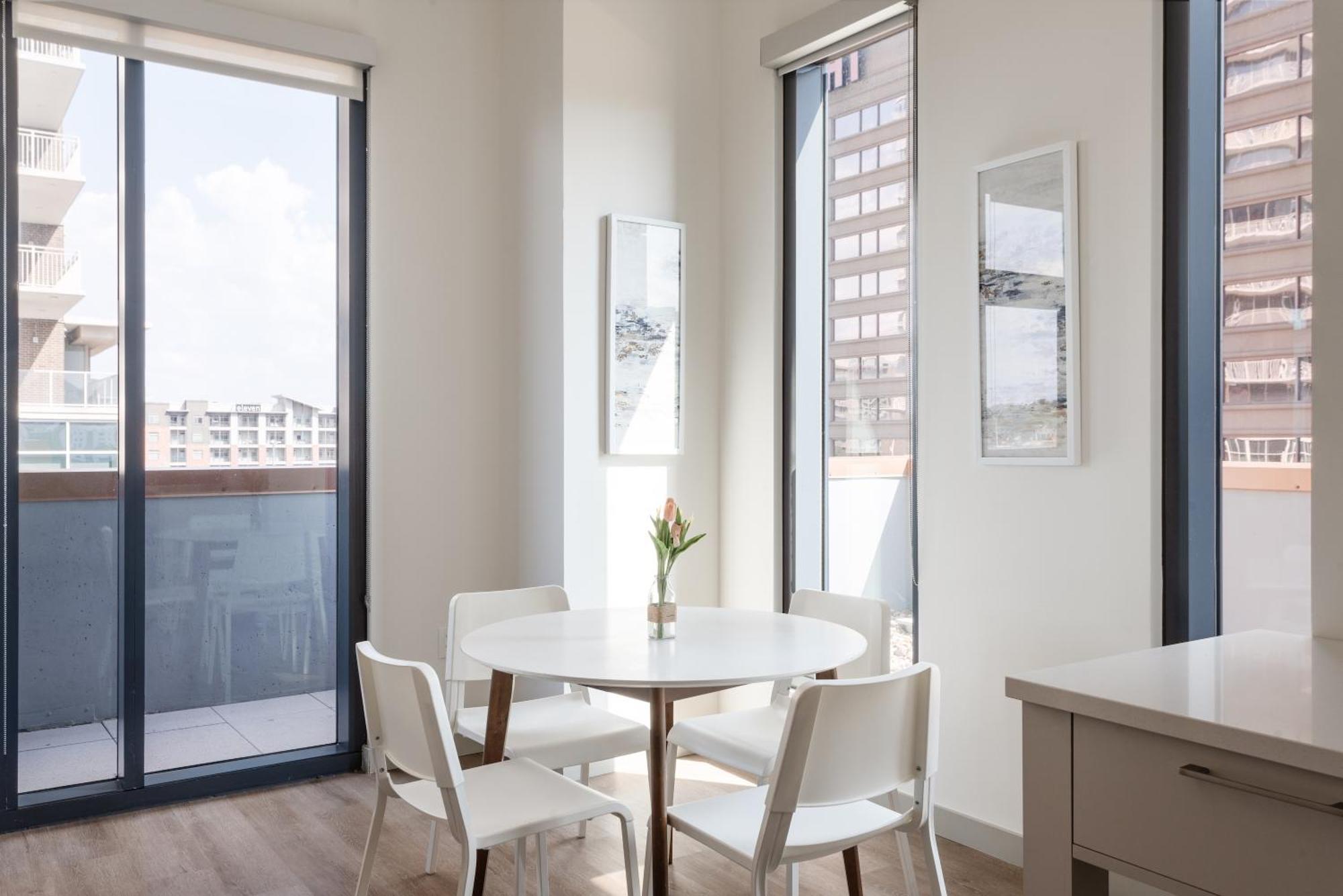 One-Bedroom Apartment (Self Check-in with Virtual Front Desk)