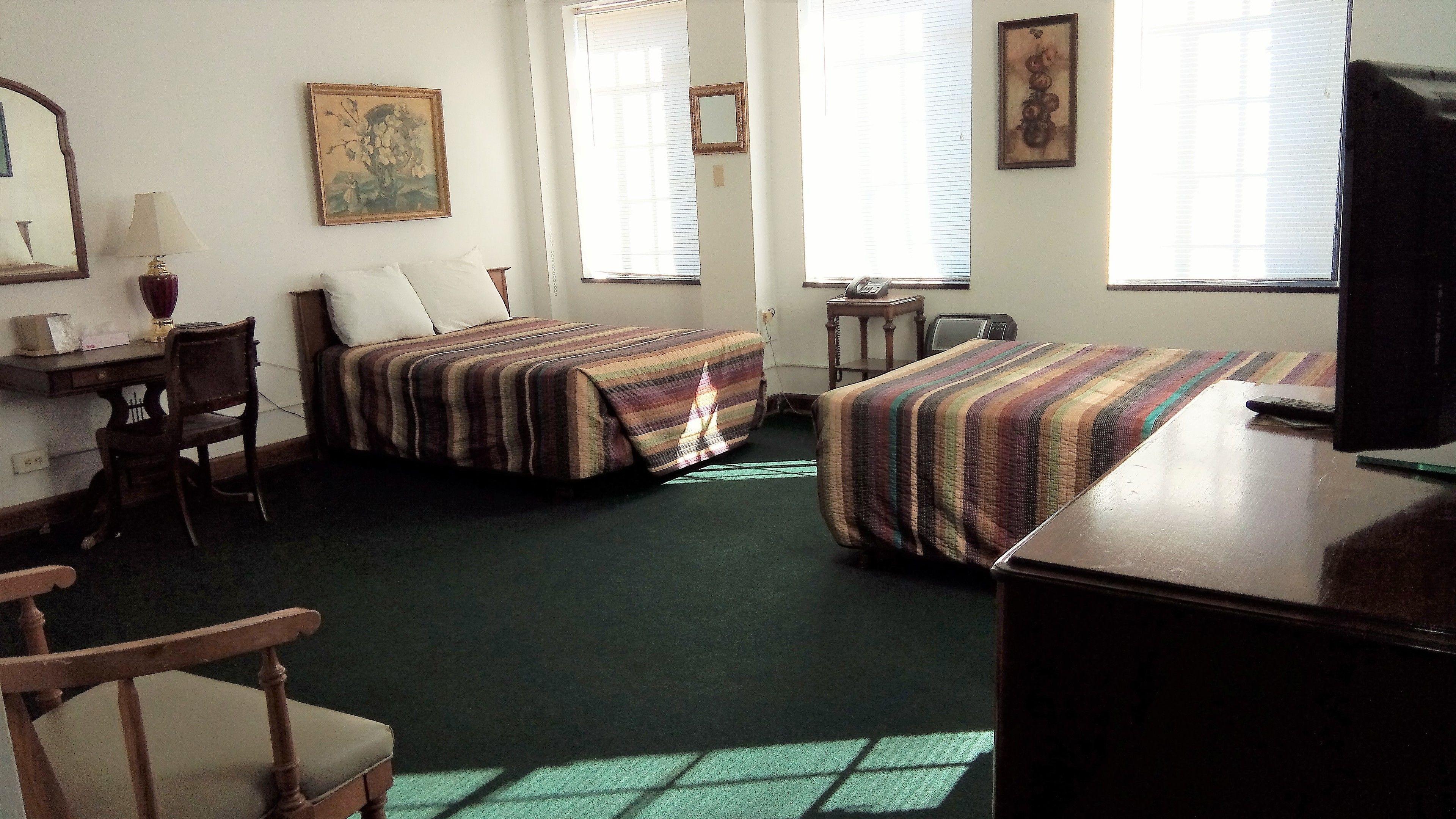 Deluxe Queen Suite