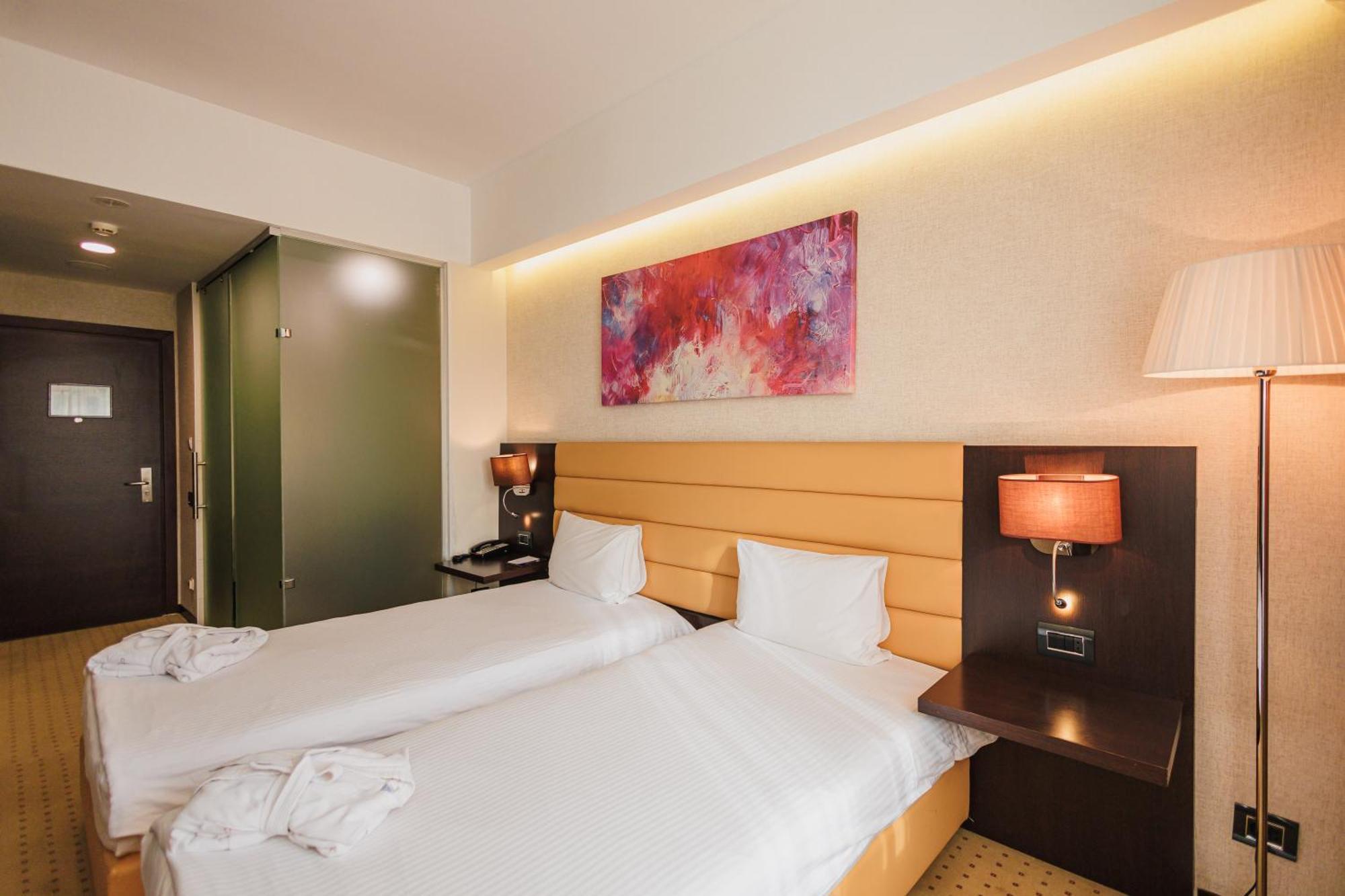 Twin Room,1746874726:JPEG