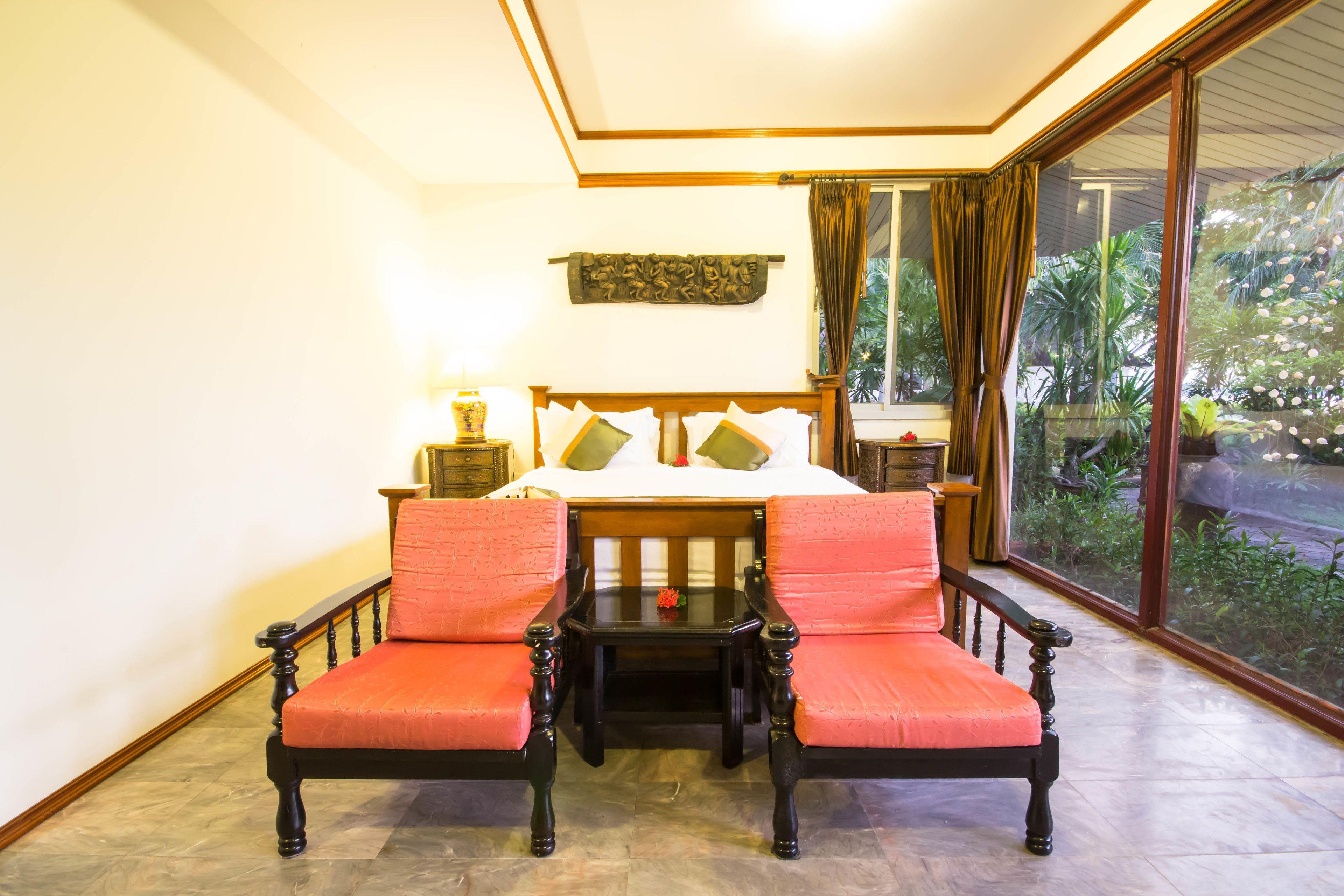 Bungalow with Garden View