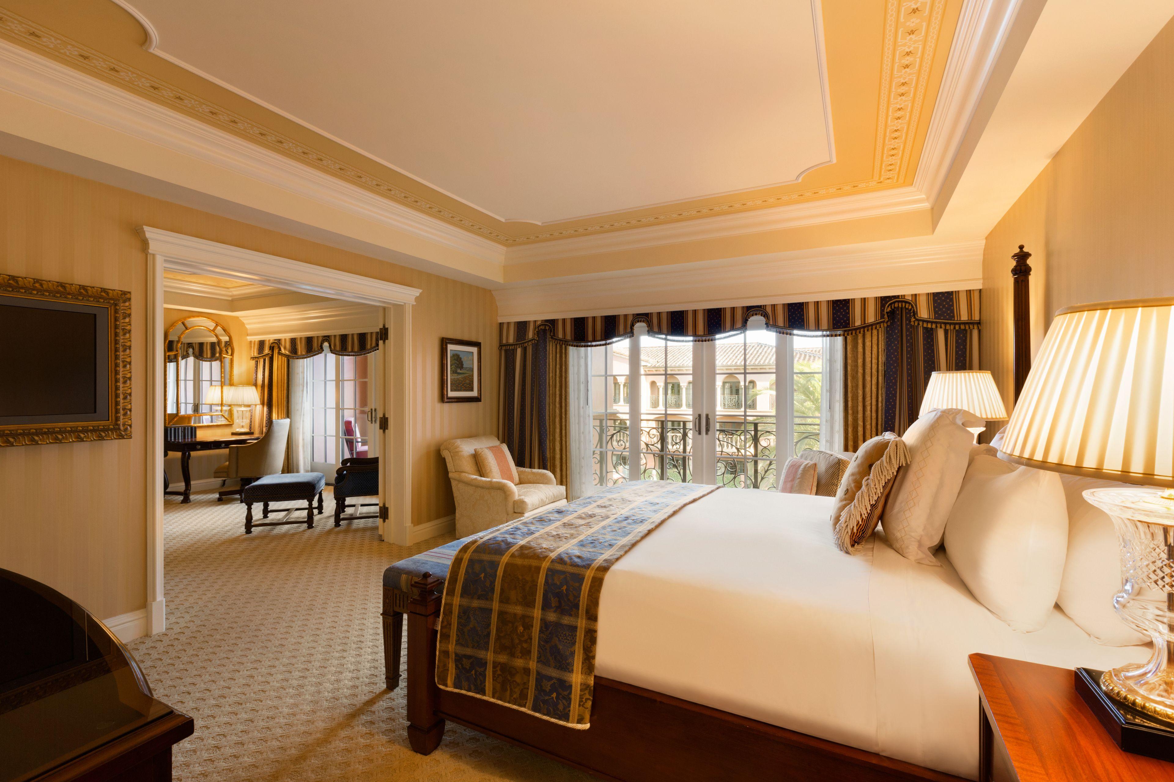One-Bedroom Del Mar King Suite with Fireside