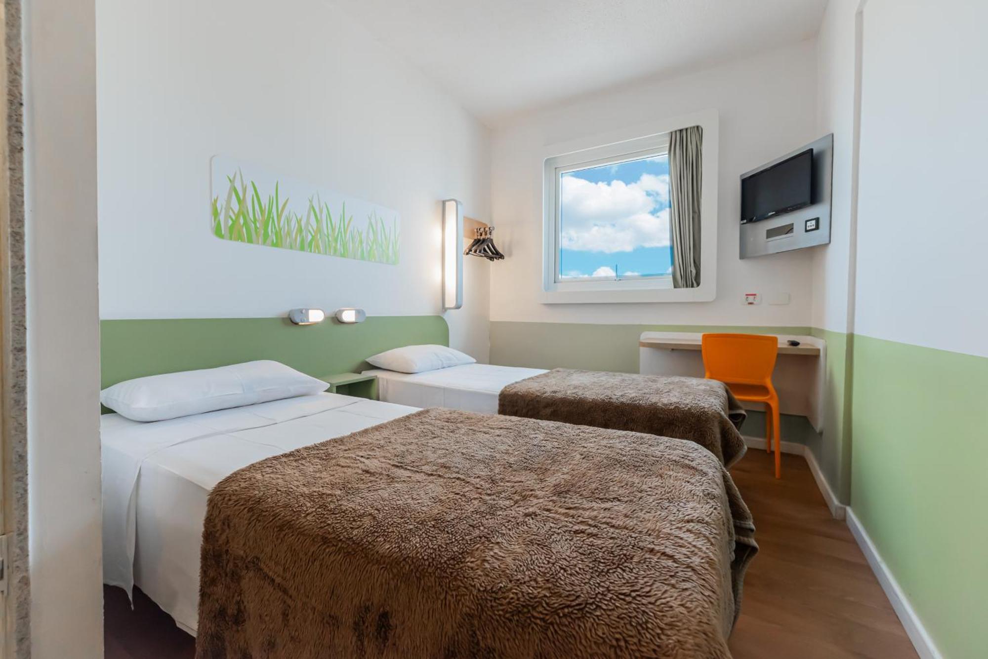 Standard Room with 2 Single Beds