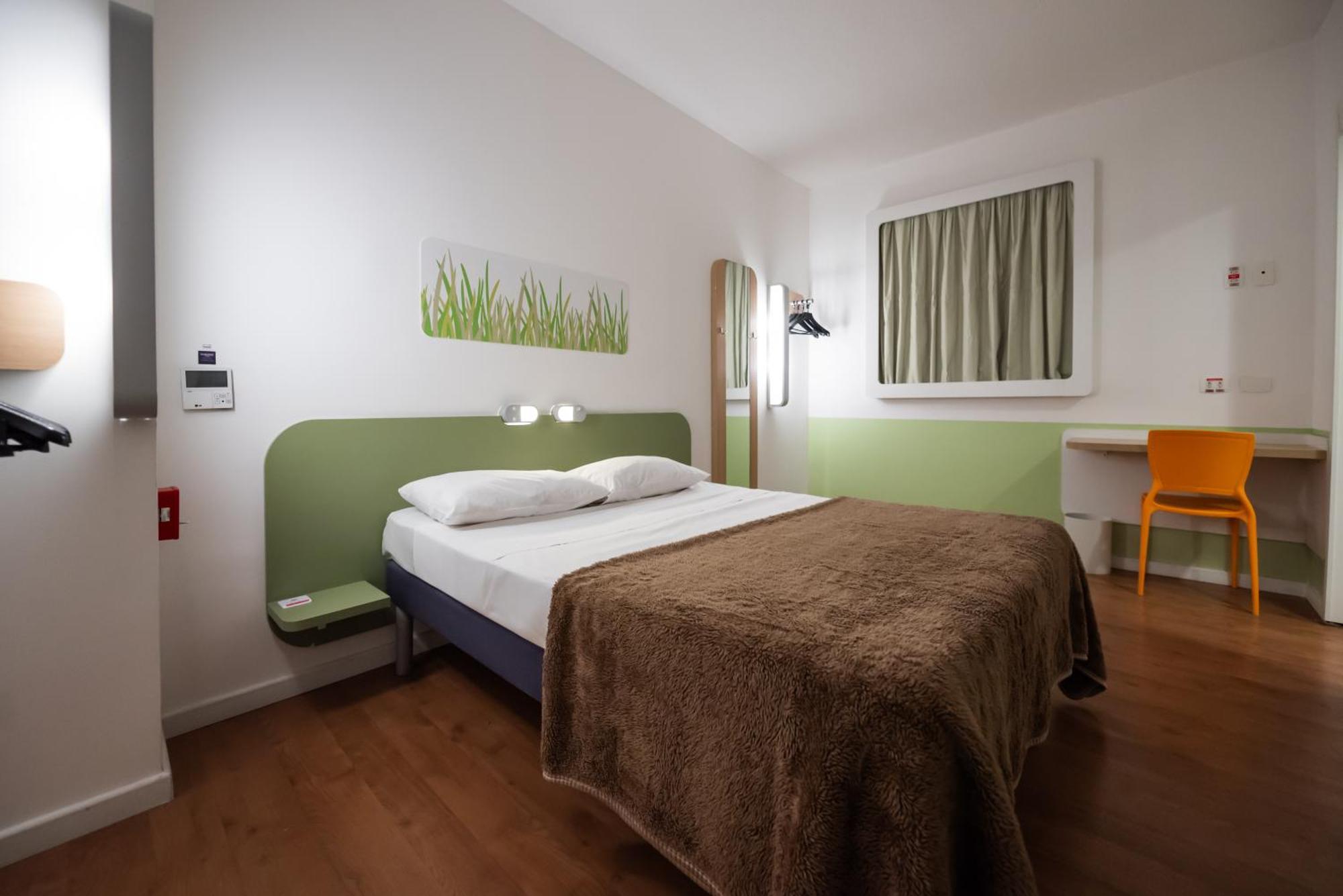 Standard Double Room - Mobility Access