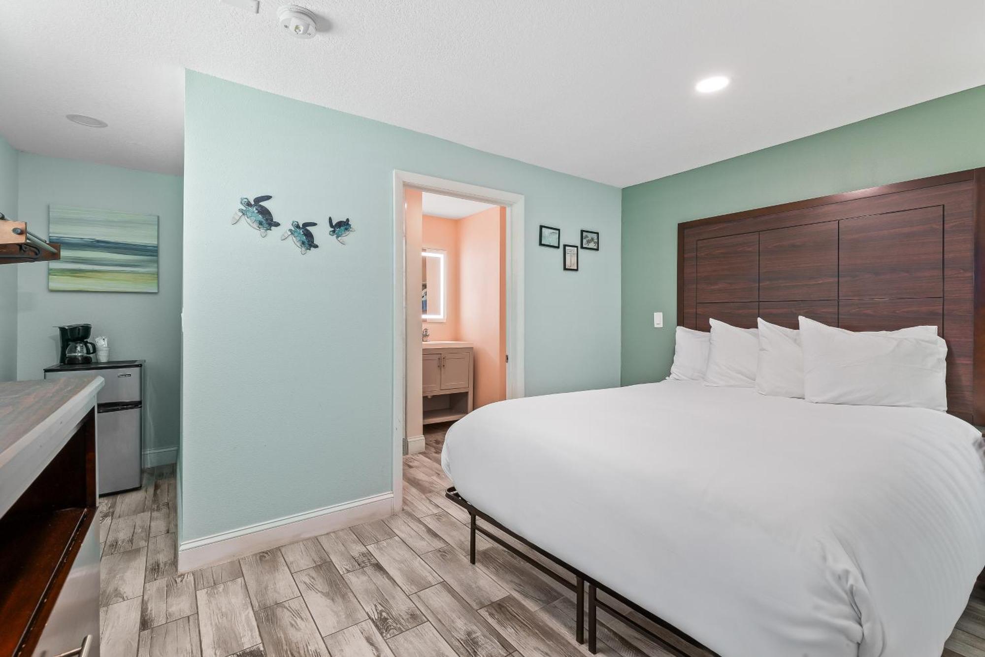 Standard Queen Room