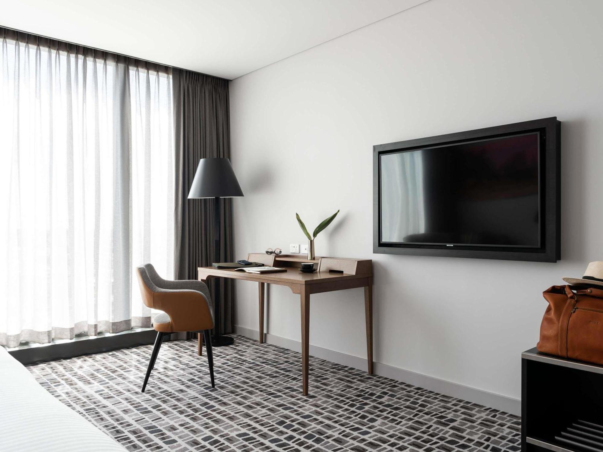 Accessible Deluxe King Room