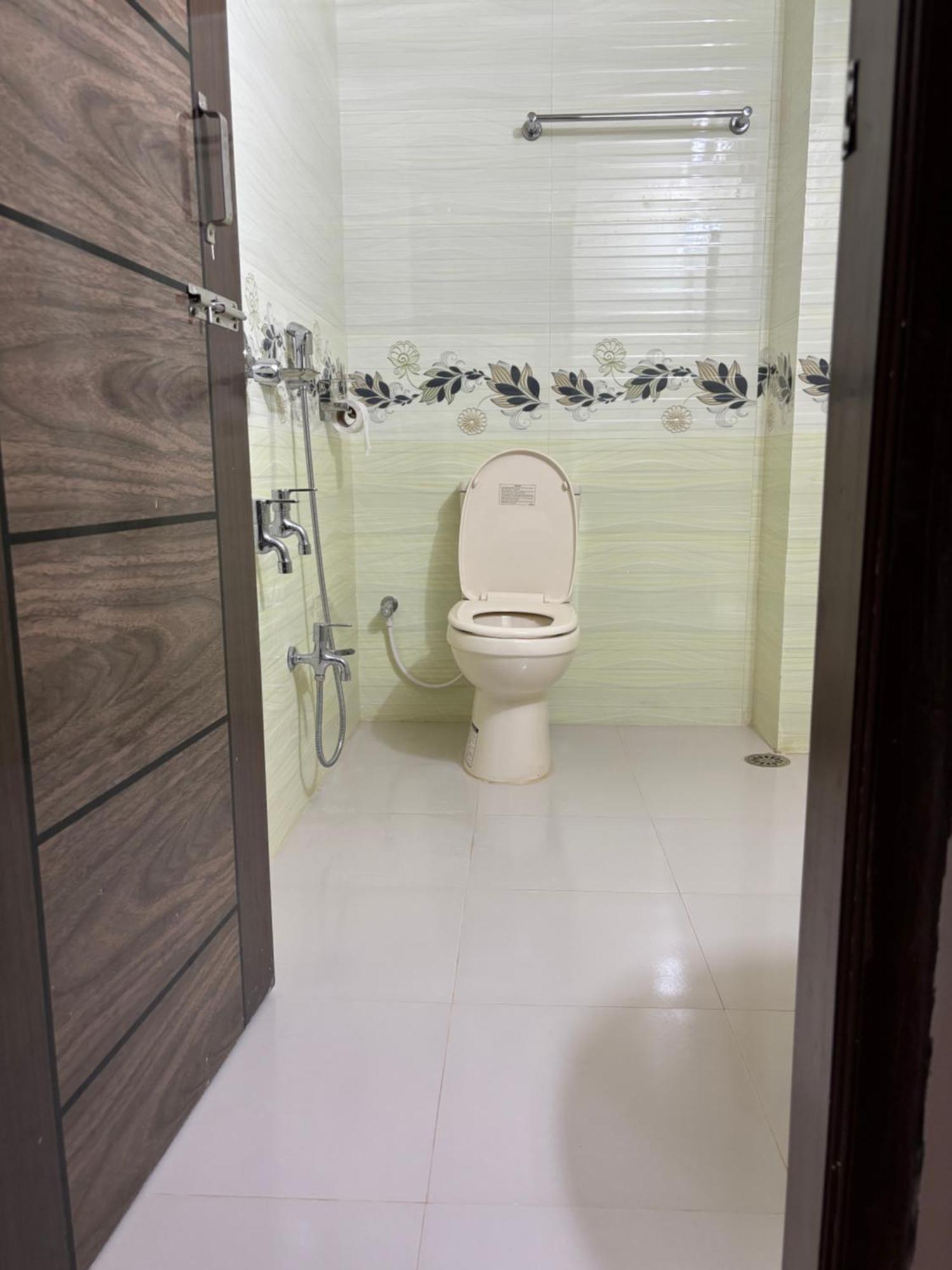 Deluxe Double Room (2 Adults + 1 Child)