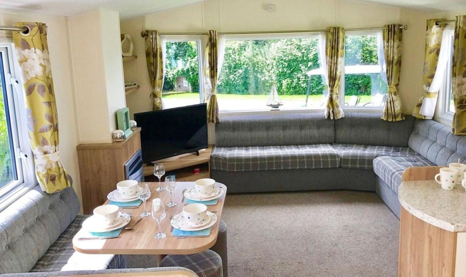  8 Berth Superior Caravan Pet Friendly