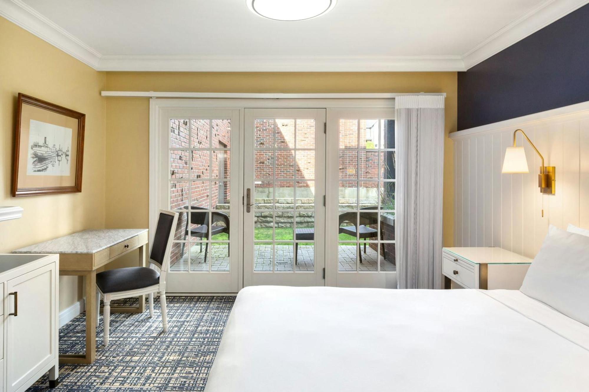 King Room with Balcony and City View