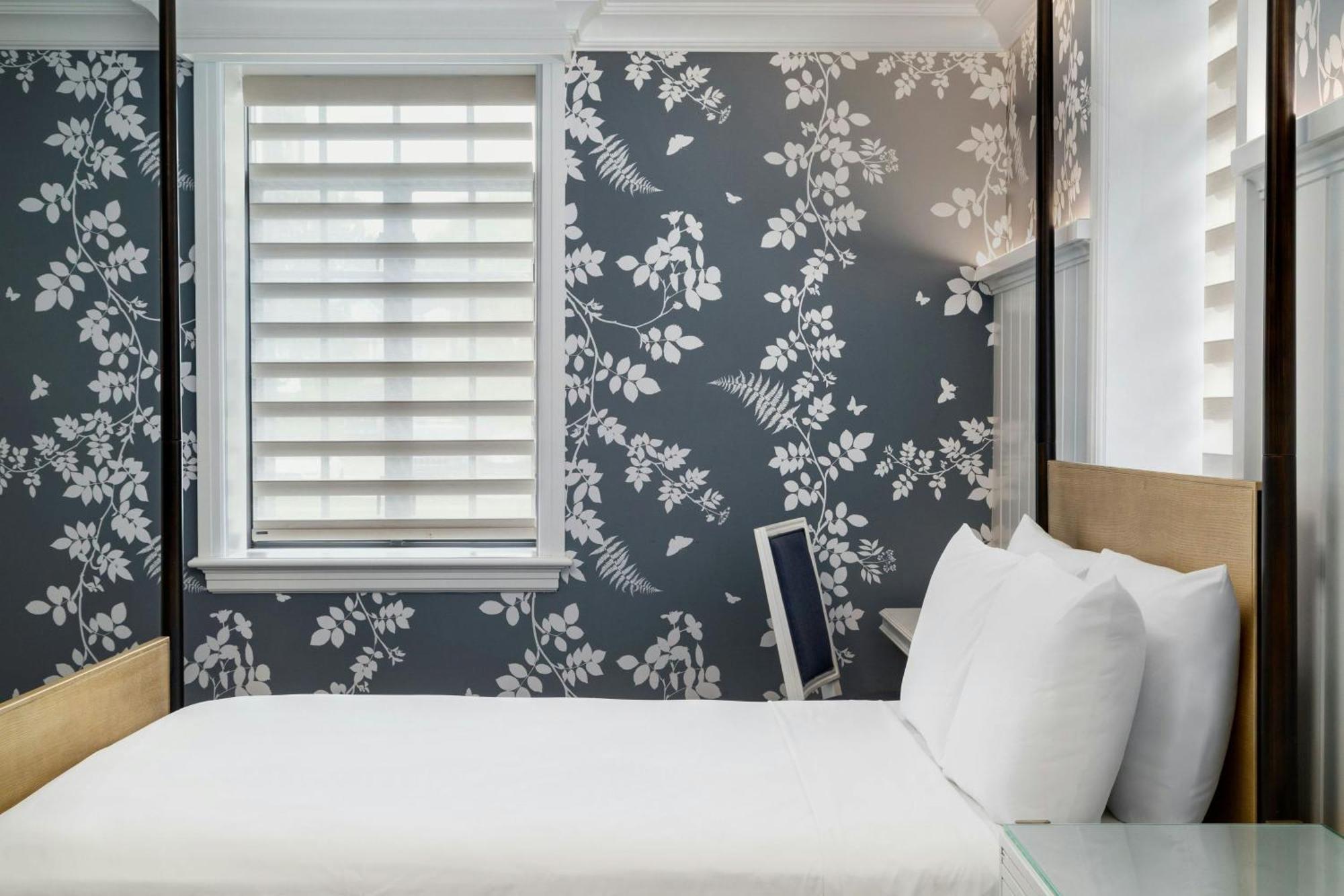 Queen Room with River View