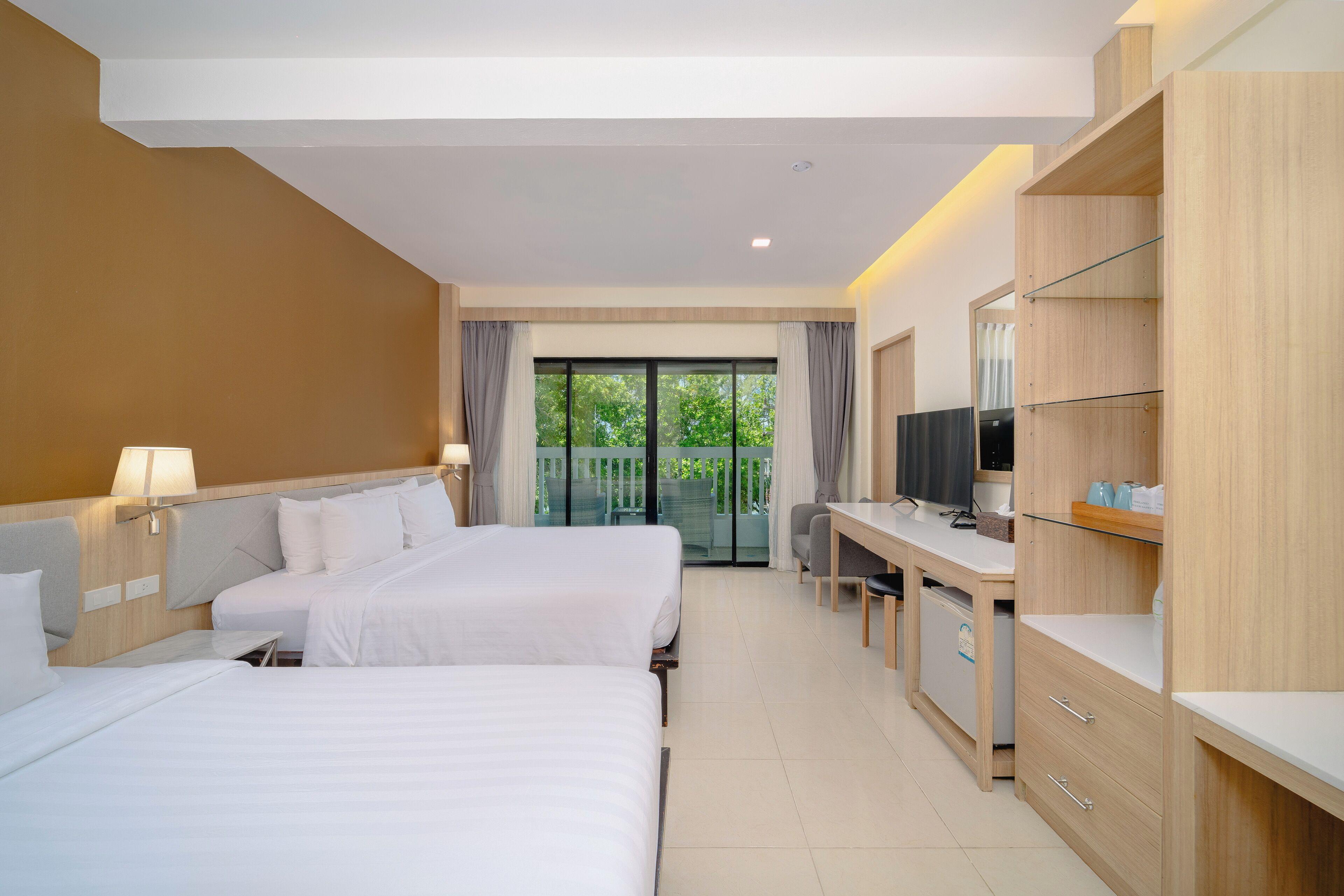 Grand Deluxe Triple Room Balcony