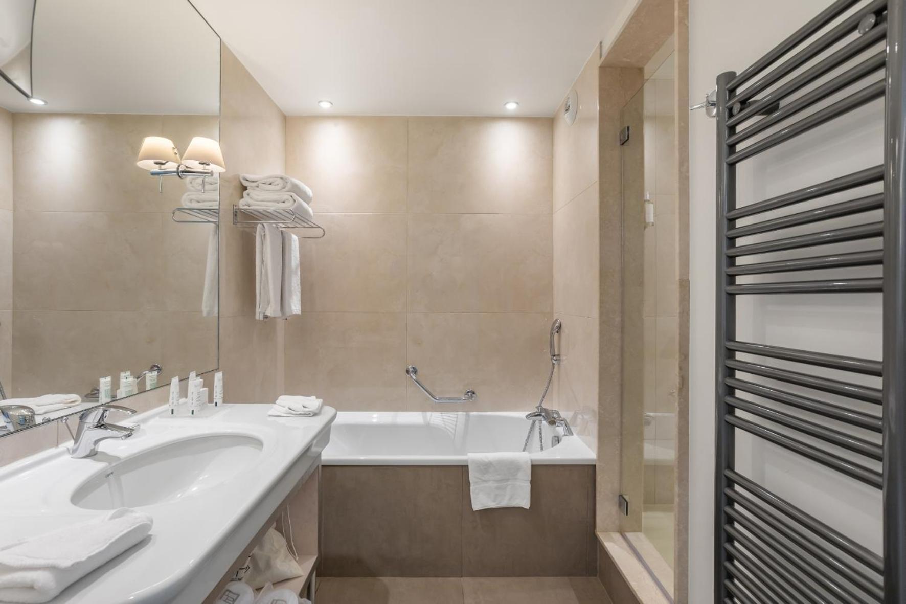 Deluxe Lake Room Terrace Spa Access Reservation Needed