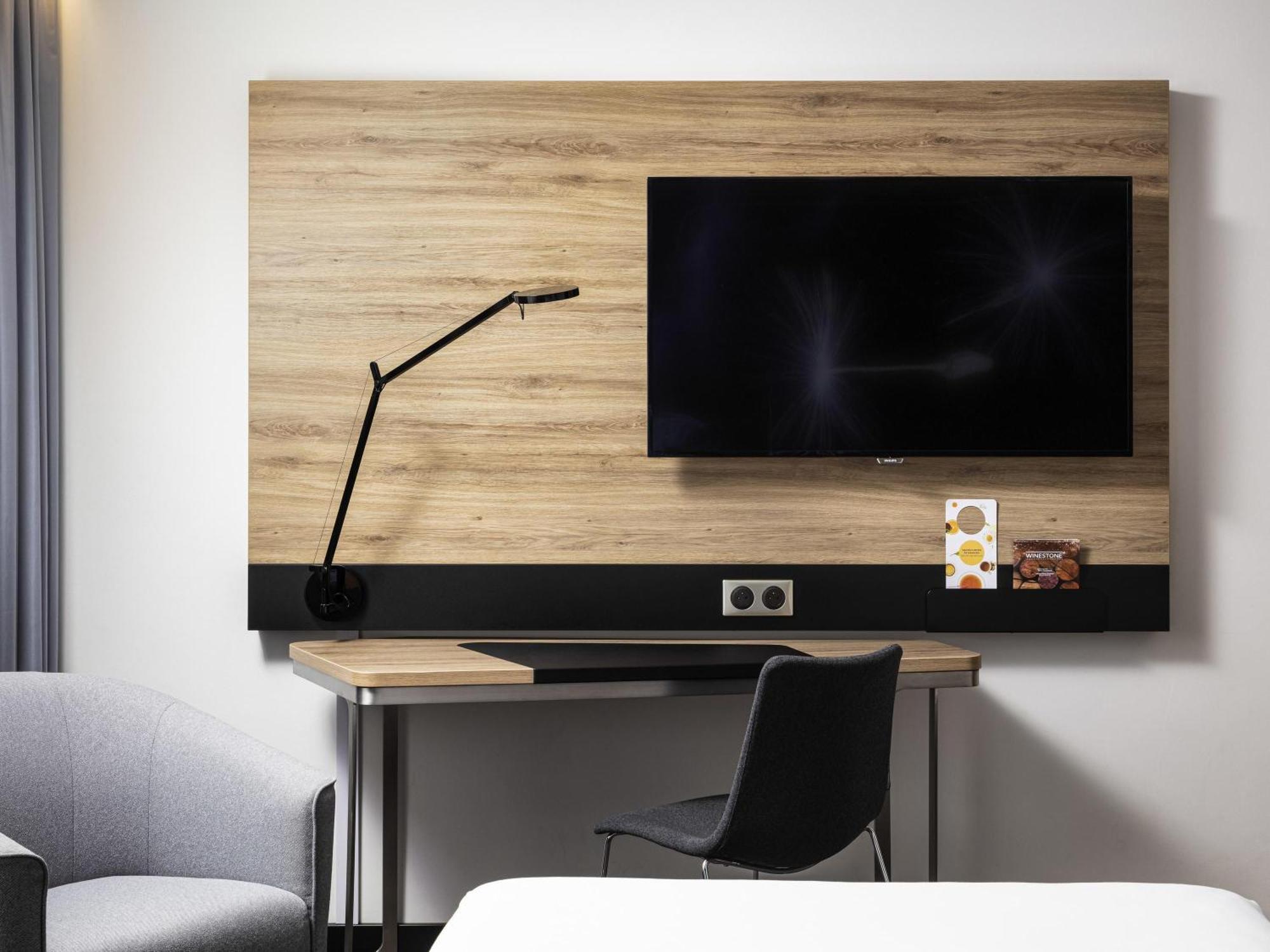 Executive Room with Queen Bed