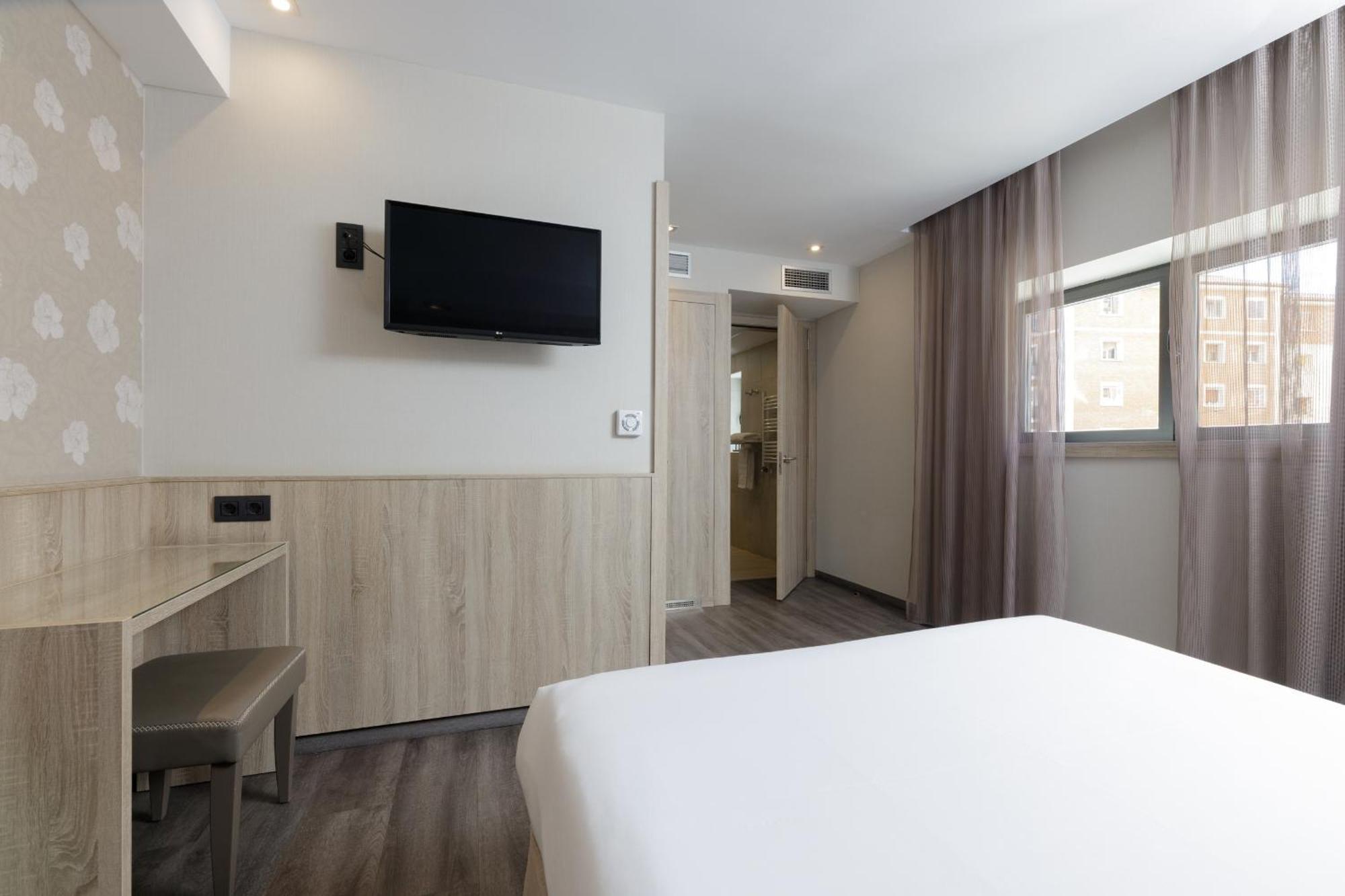 Double Room with queen size bed