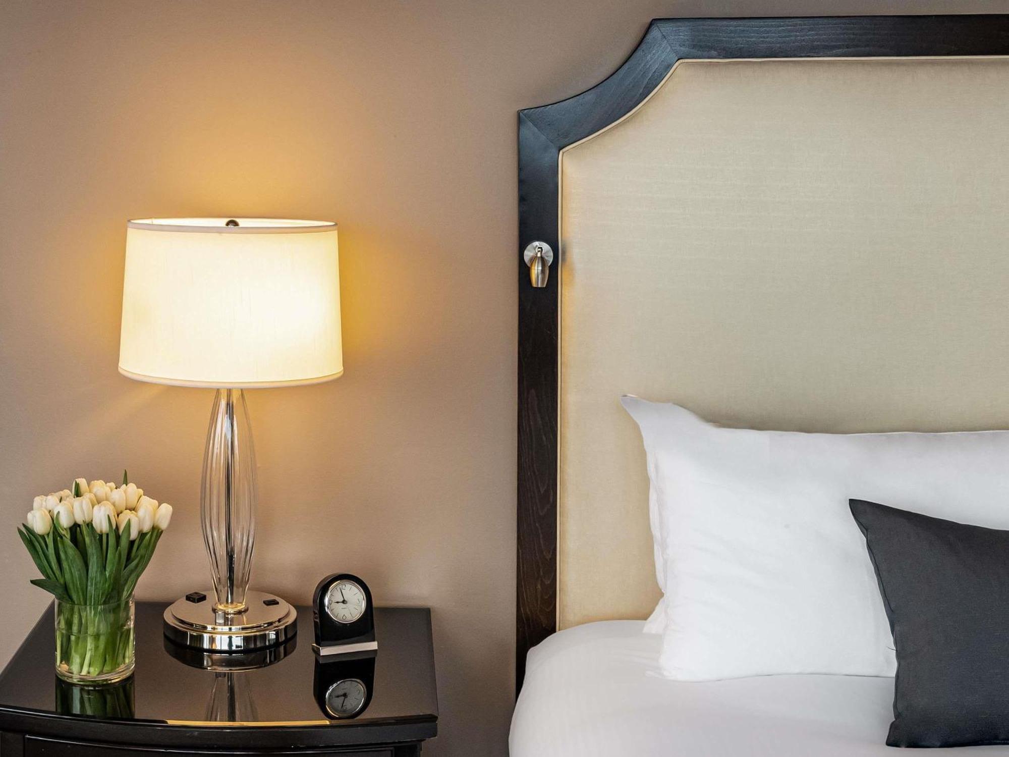 Signature Corner King Room Skyline View