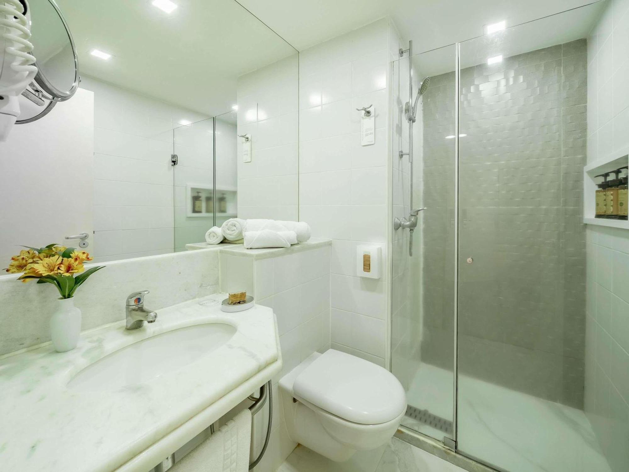 Quarto Duplo Standard com Sofá