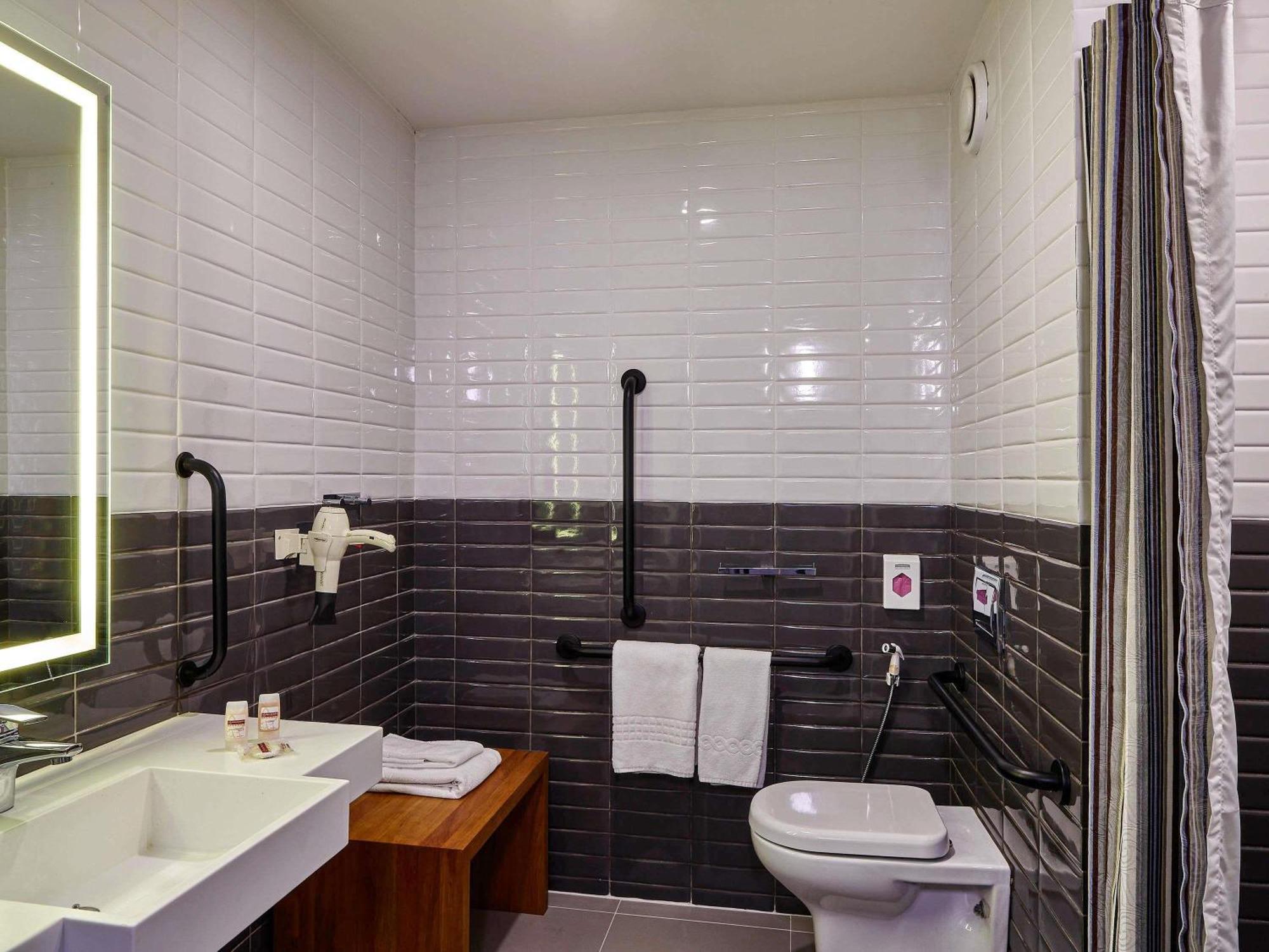 Superior Apartment with One Queen Bed