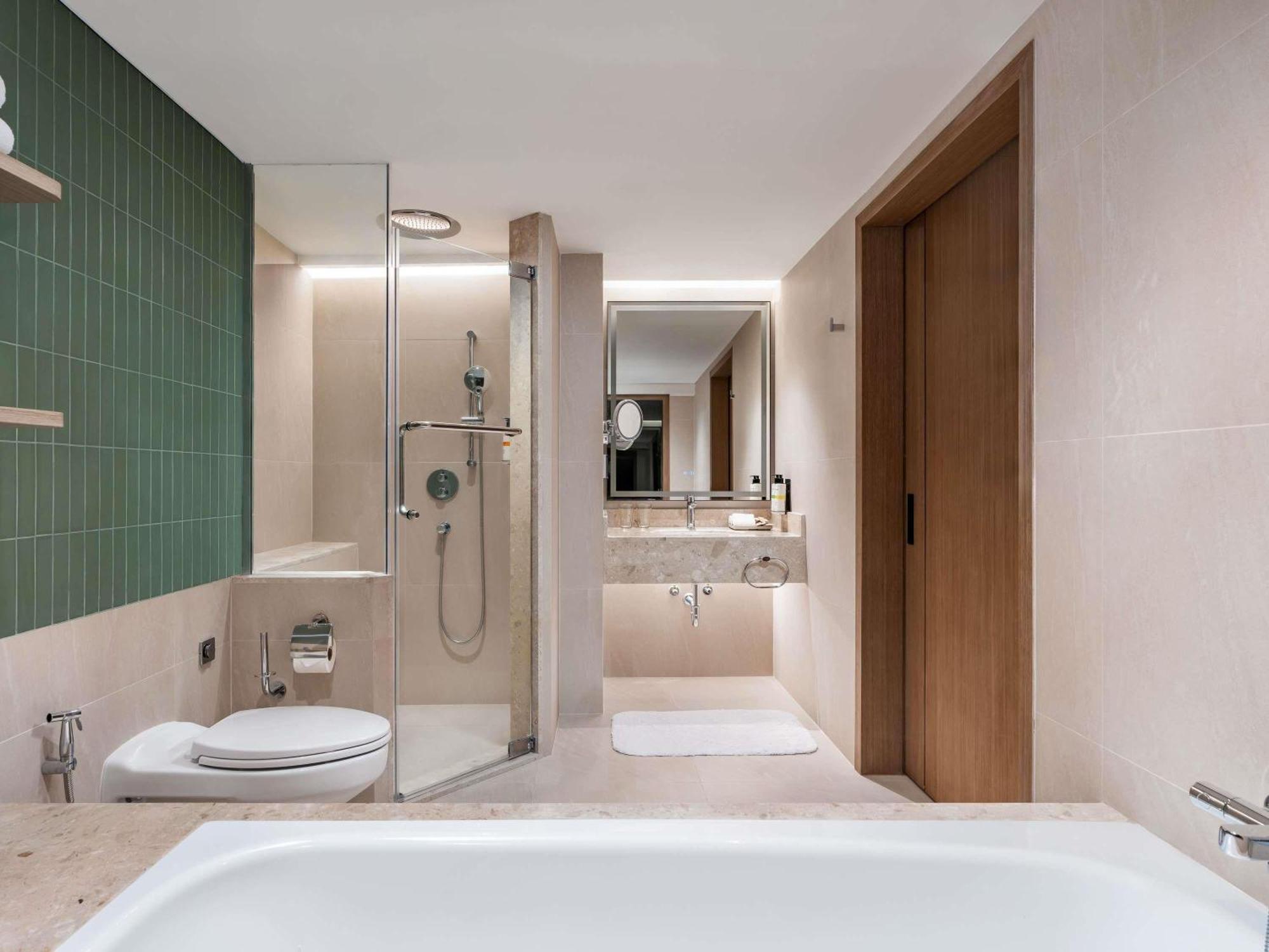 Deluxe King Room with Garden View,1717021044:JPEG